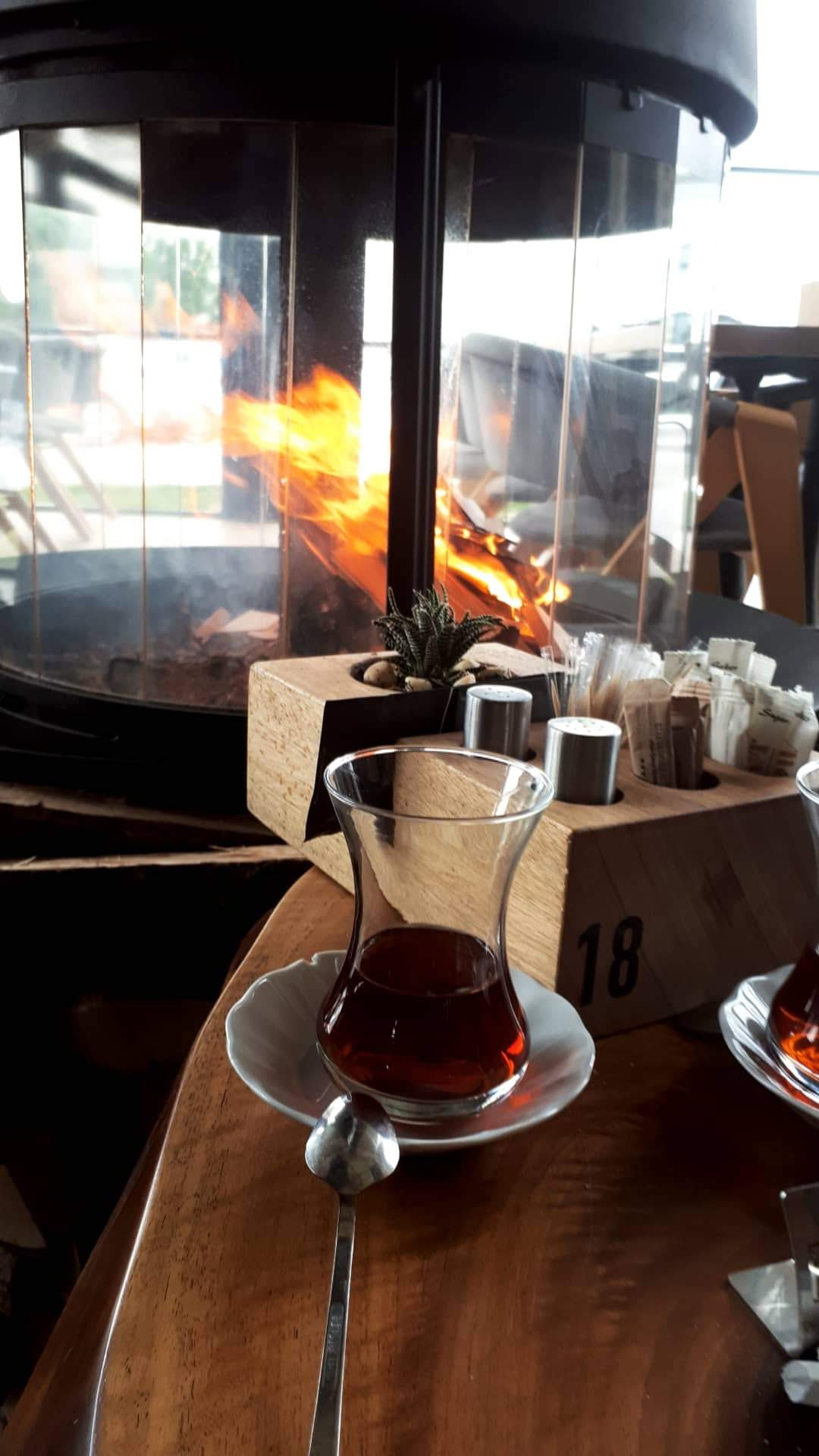 Monna Cafe Restorant