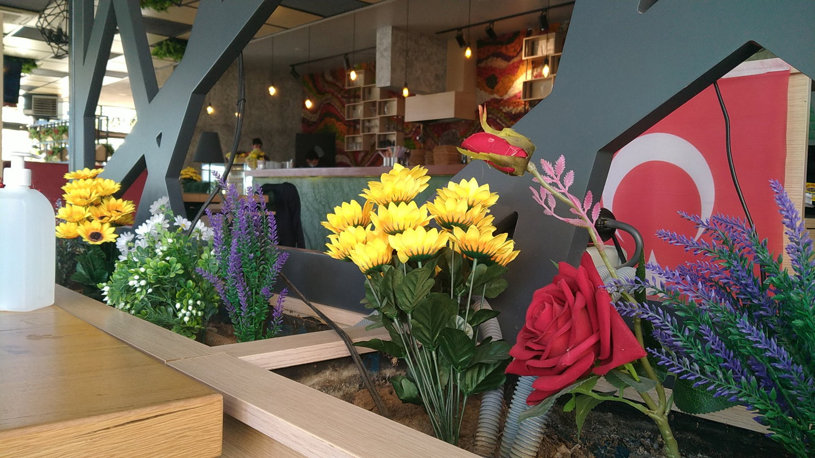 Monna Cafe Restorant