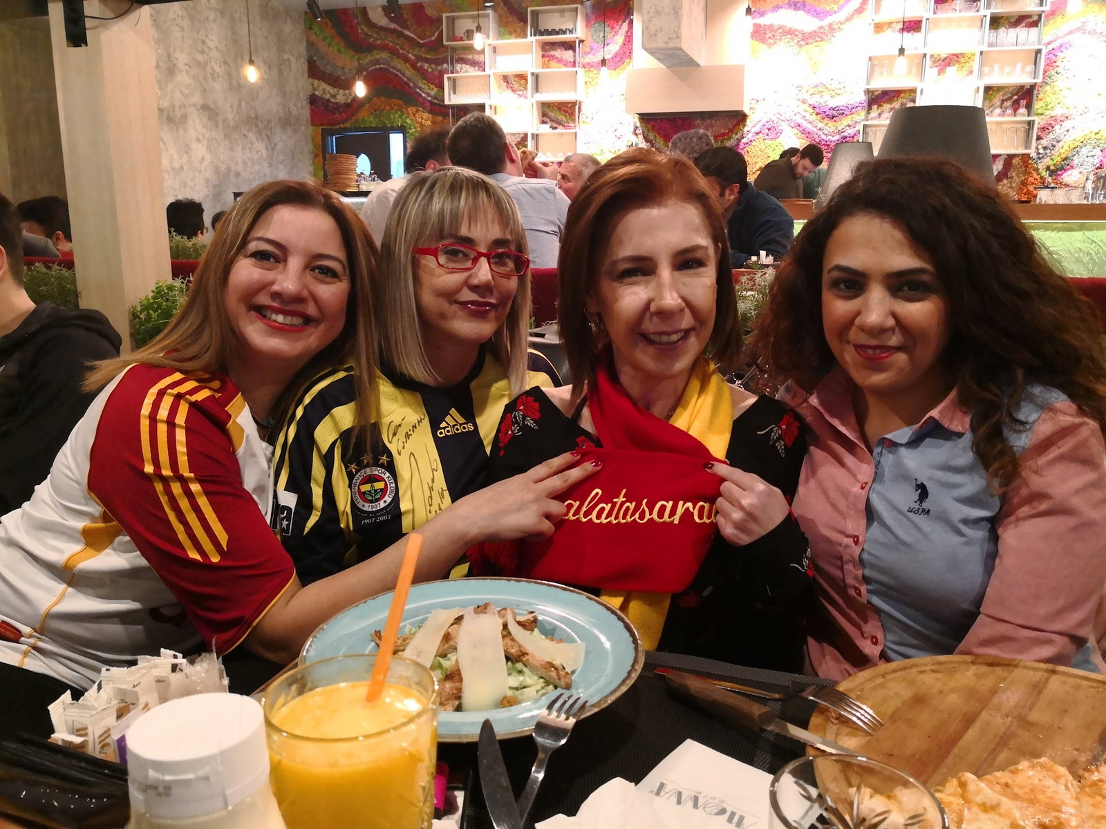 Monna Cafe Restorant