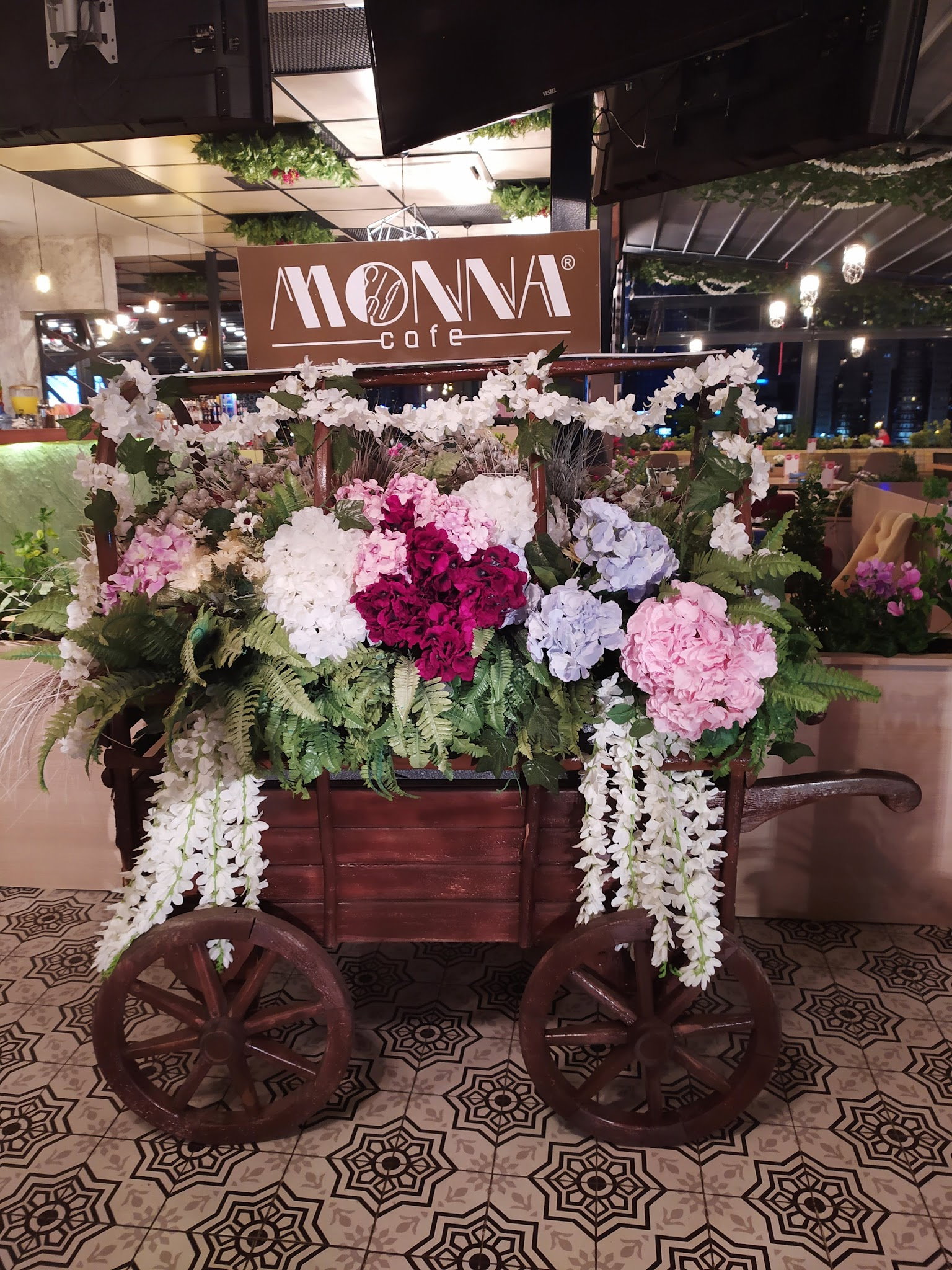 Monna Cafe Restorant