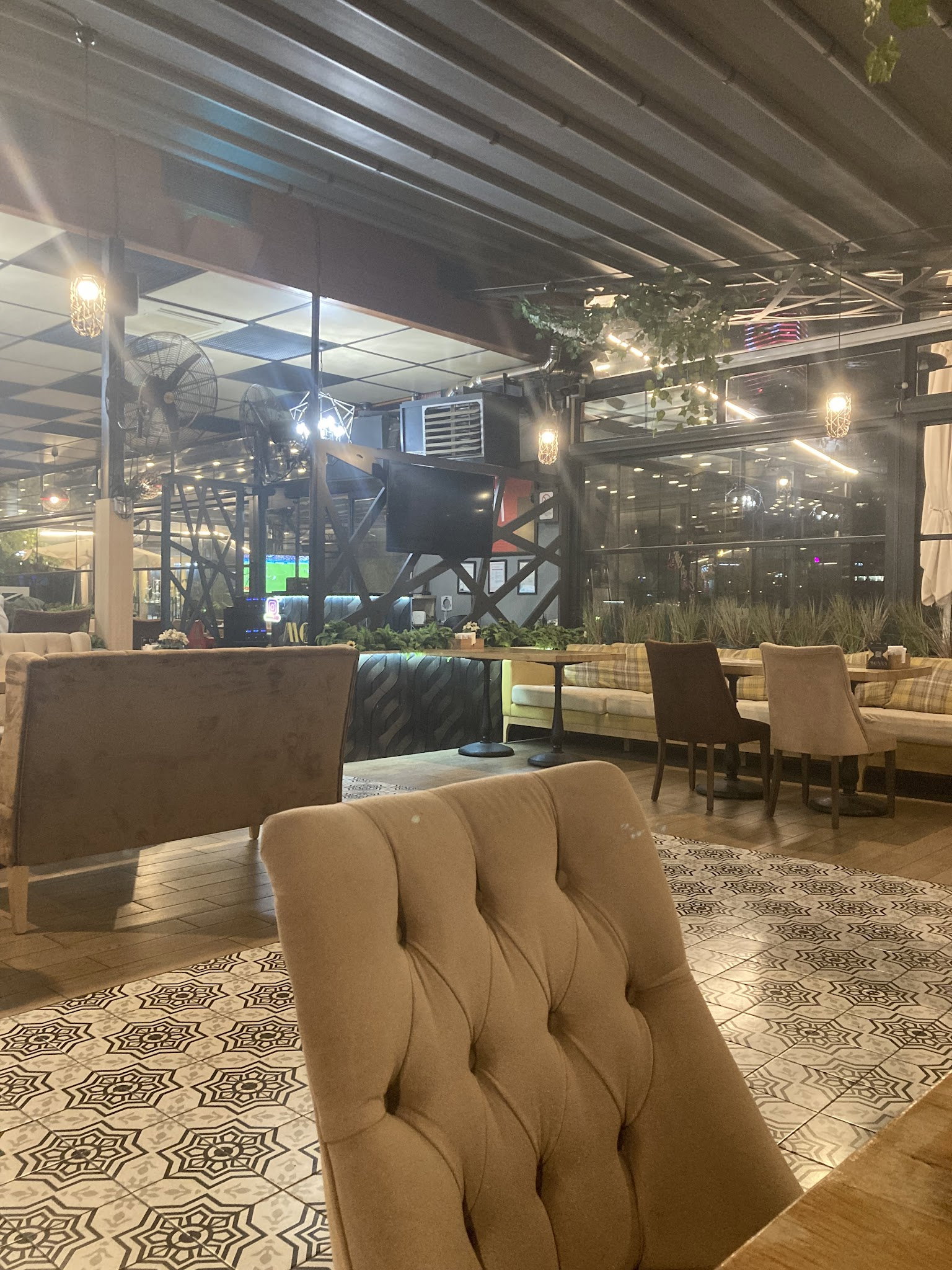 Monna Cafe Restorant