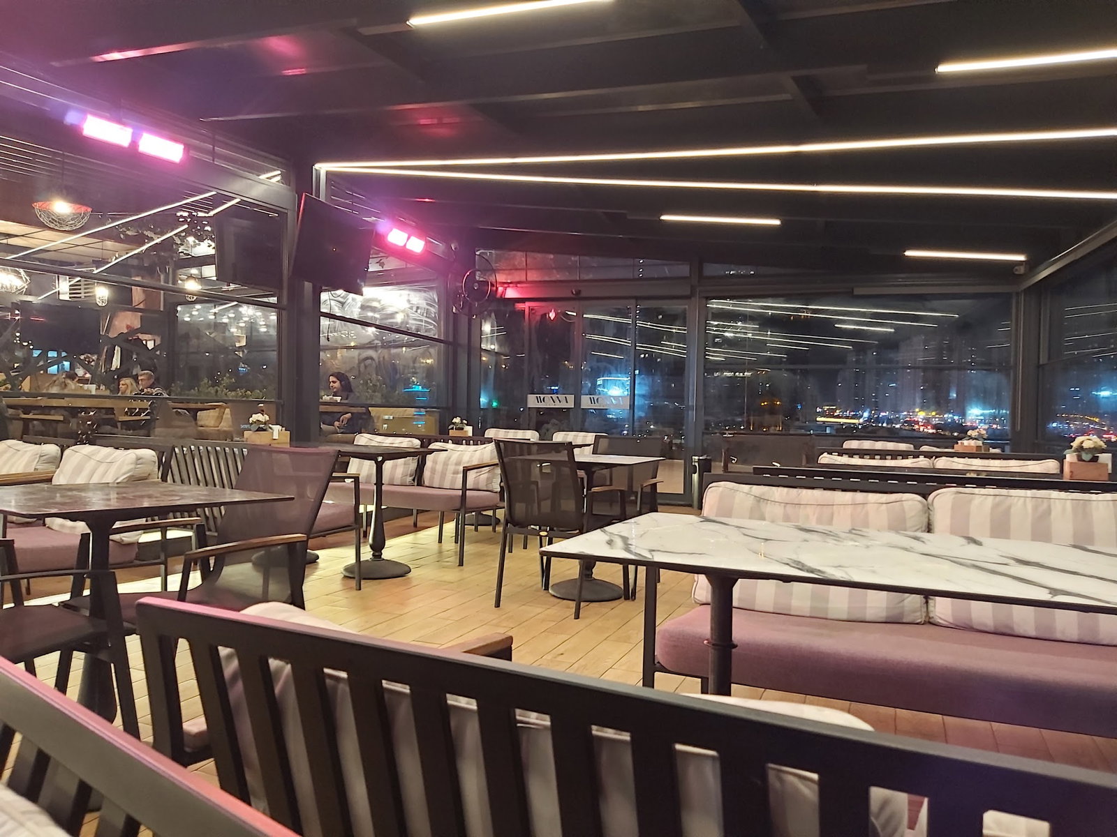 Monna Cafe Restorant