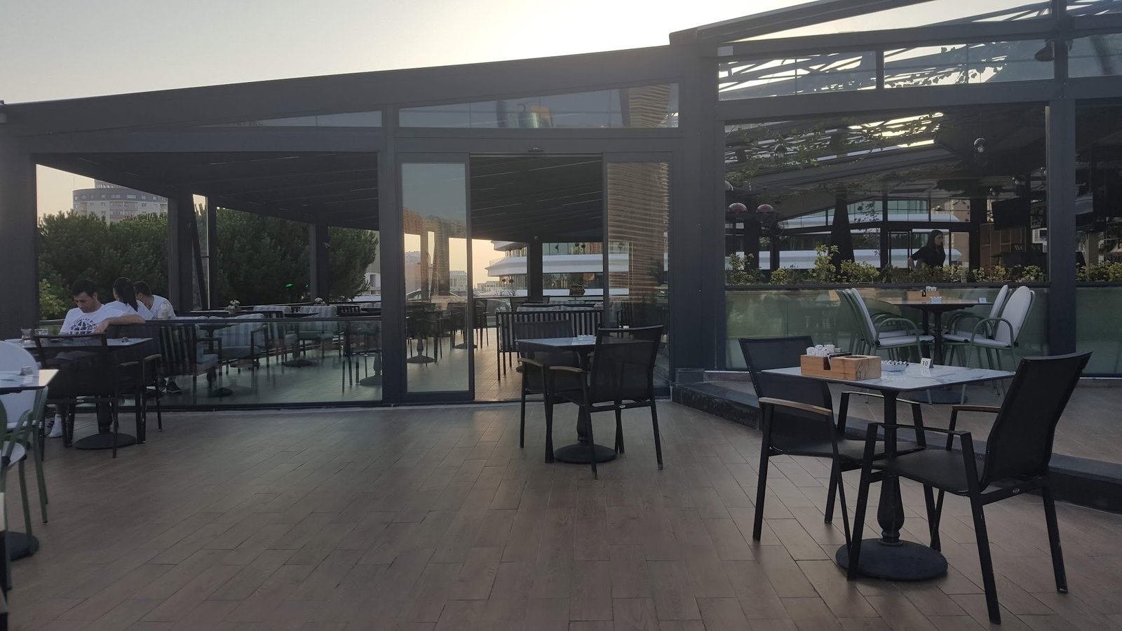 Monna Cafe Restorant