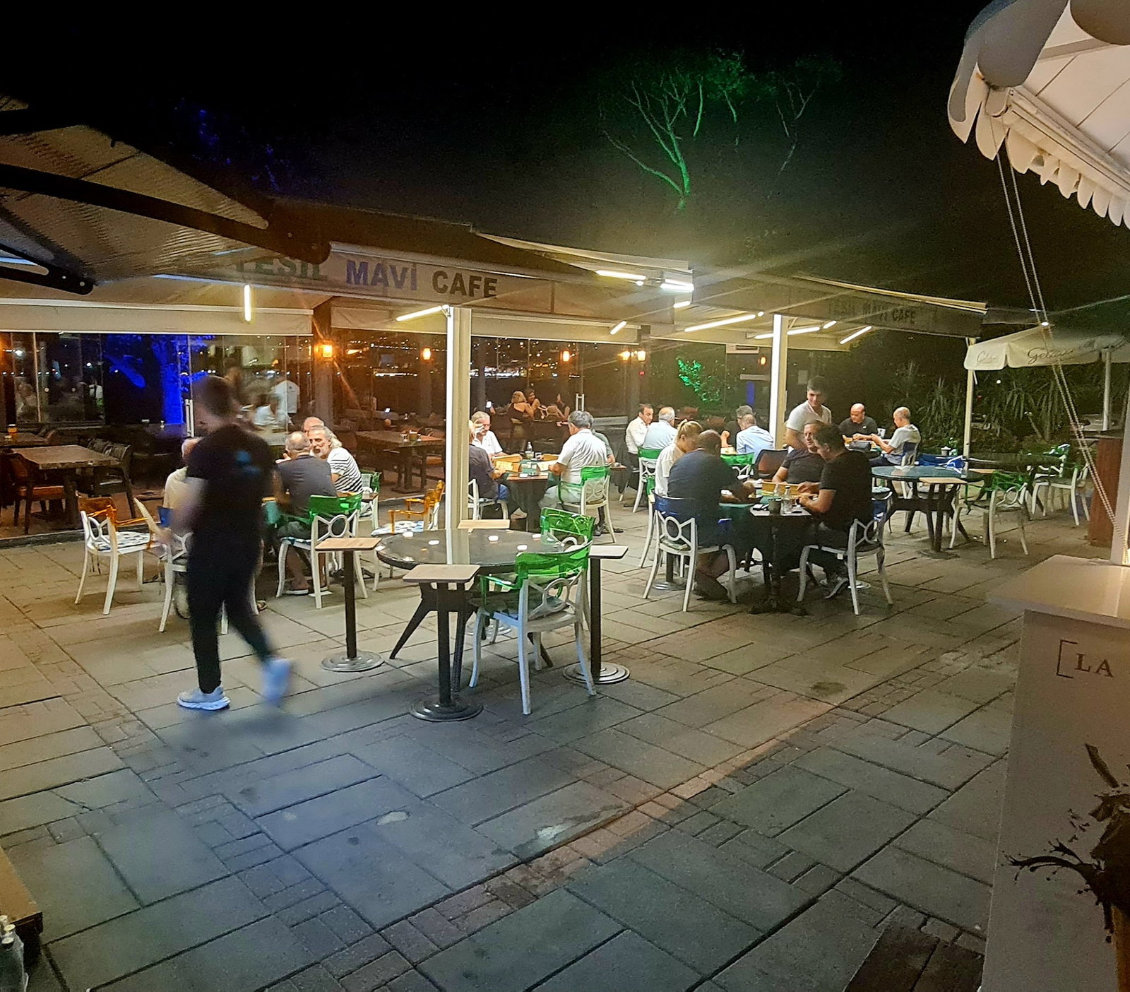 Yeşi̇l Mavi̇ Cafe