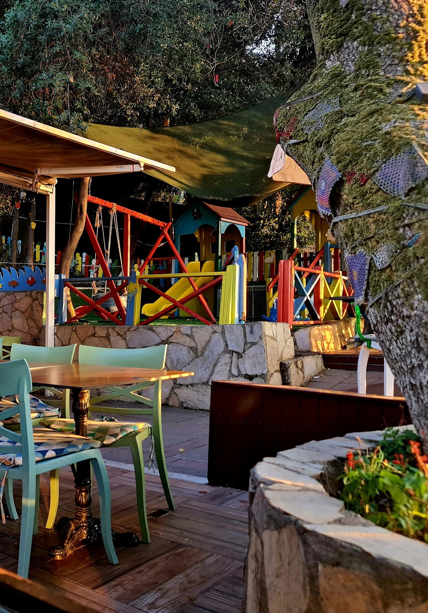 Yeşi̇l Mavi̇ Cafe