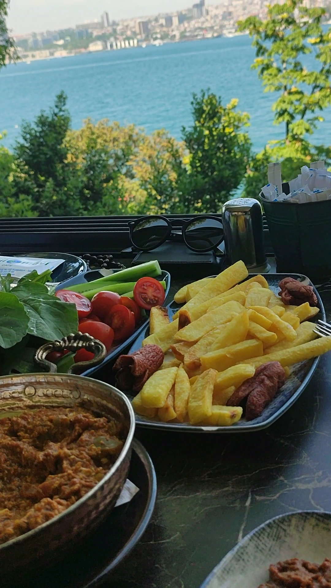 Yeşi̇l Mavi̇ Cafe