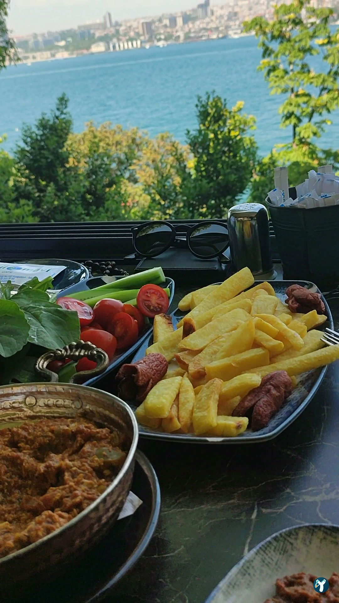 Yeşi̇l Mavi̇ Cafe