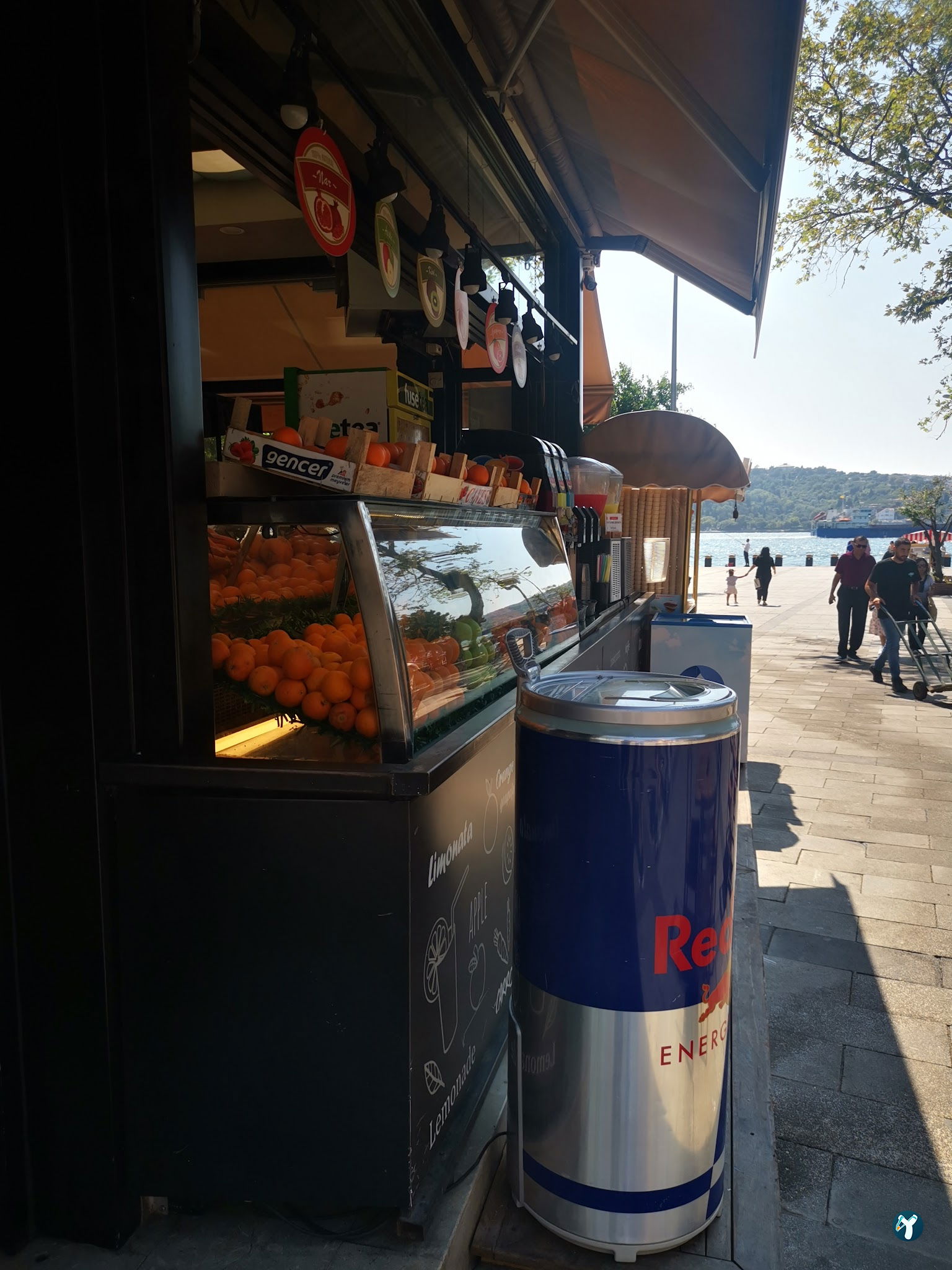 Yeşi̇l Mavi̇ Cafe