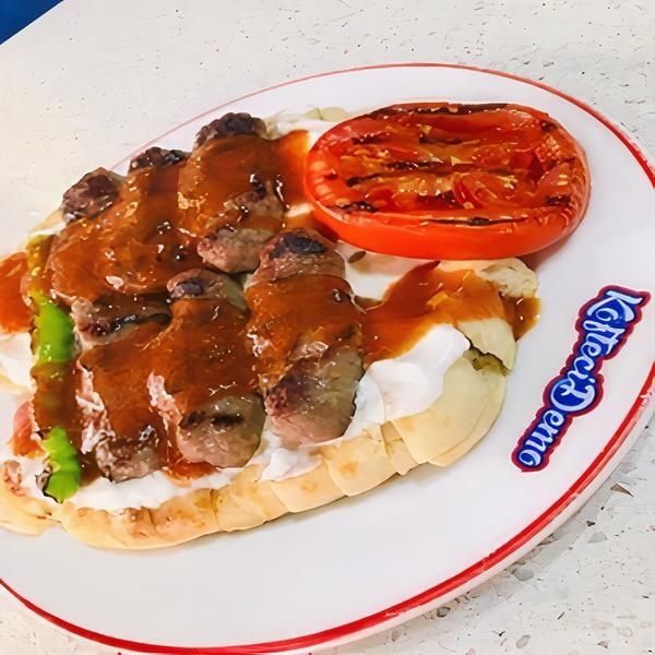 Yoğurtlu Soslu Akhisar Köfte