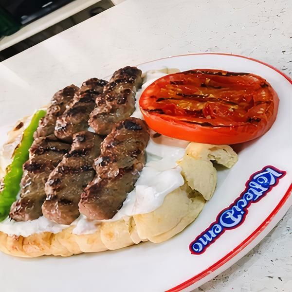 Yoğurtlu Akhisar Köfte