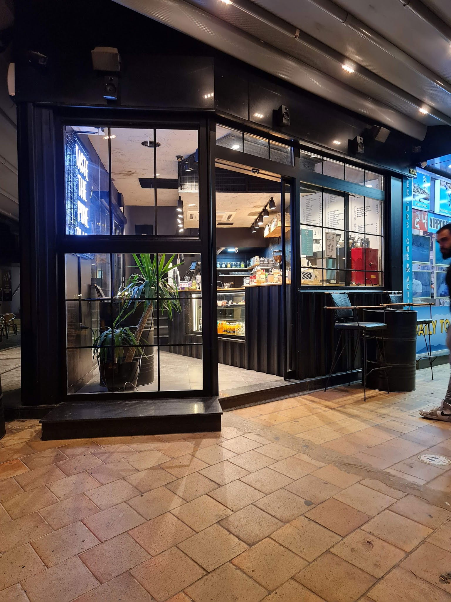 Pure Black Coffee, Alanya