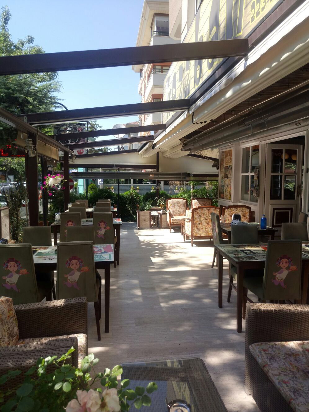 Kezzban Cafe & Patisserie