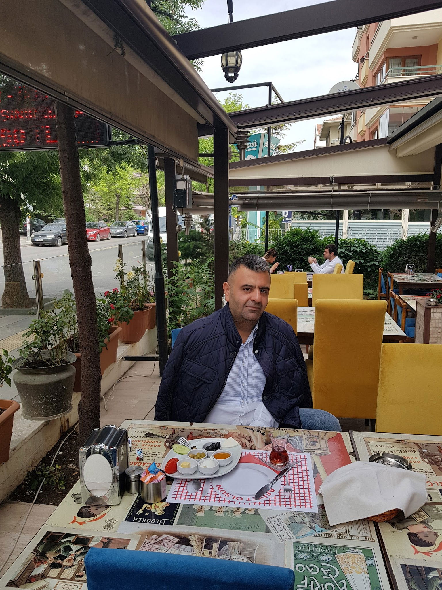 Kezzban Cafe & Patisserie