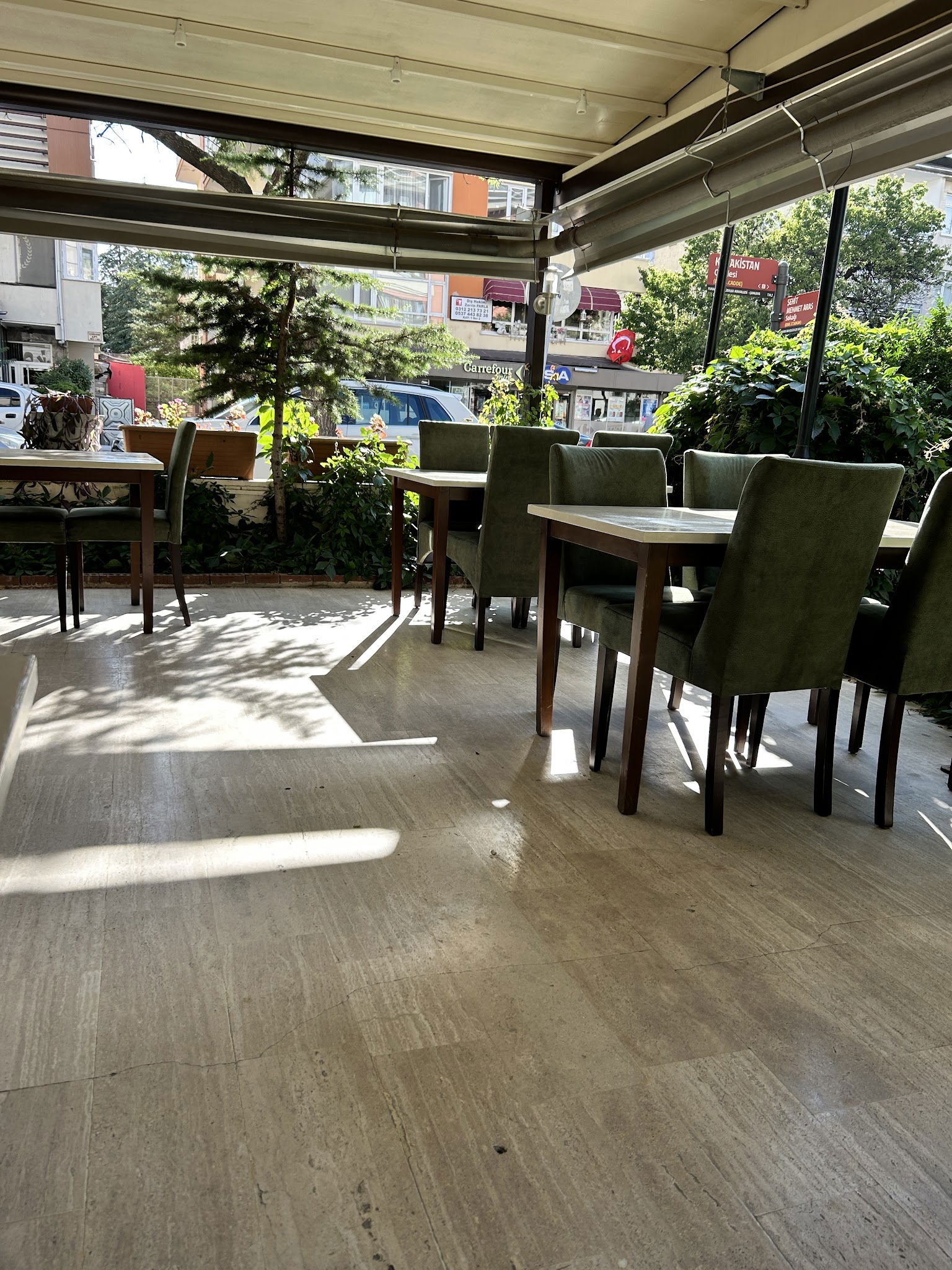 Kezzban Cafe & Patisserie