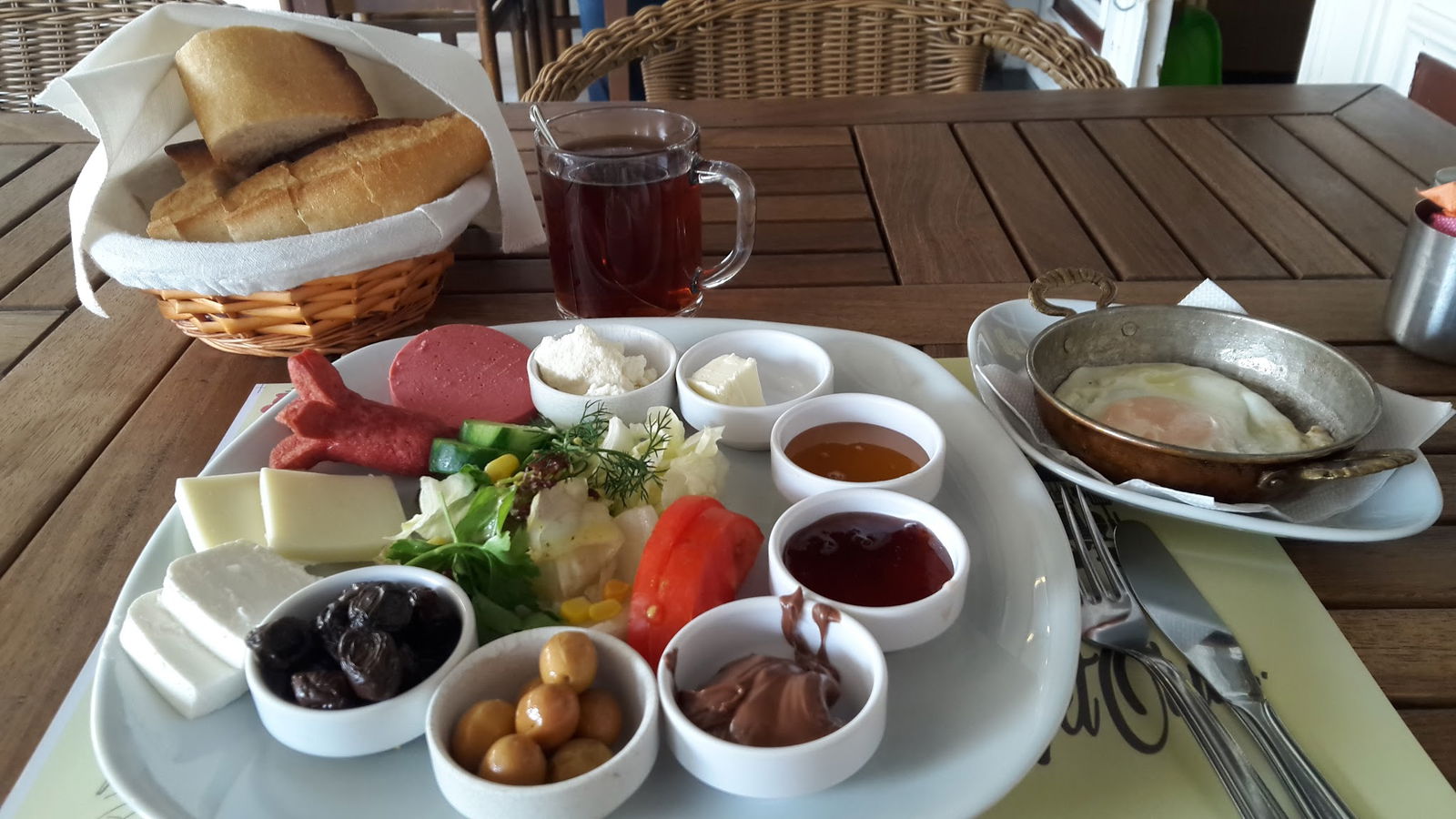 Kezzban Cafe & Patisserie