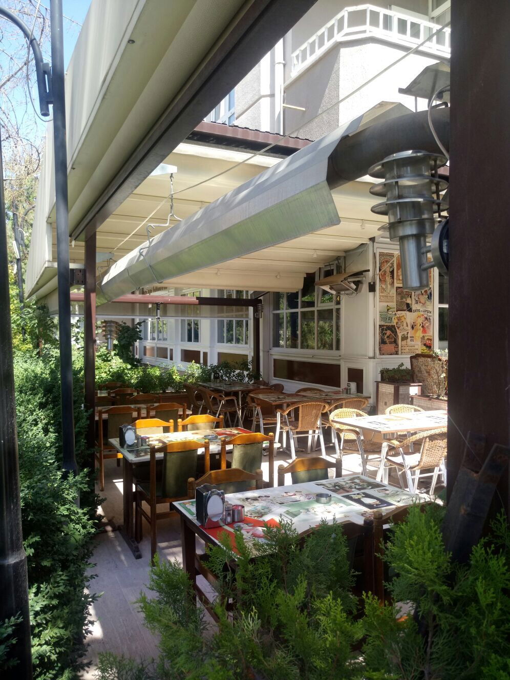 Kezzban Cafe & Patisserie