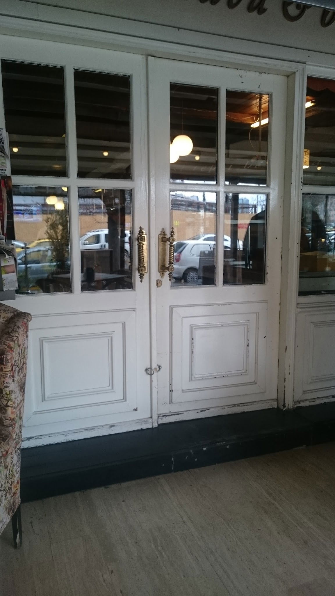 Kezzban Cafe & Patisserie