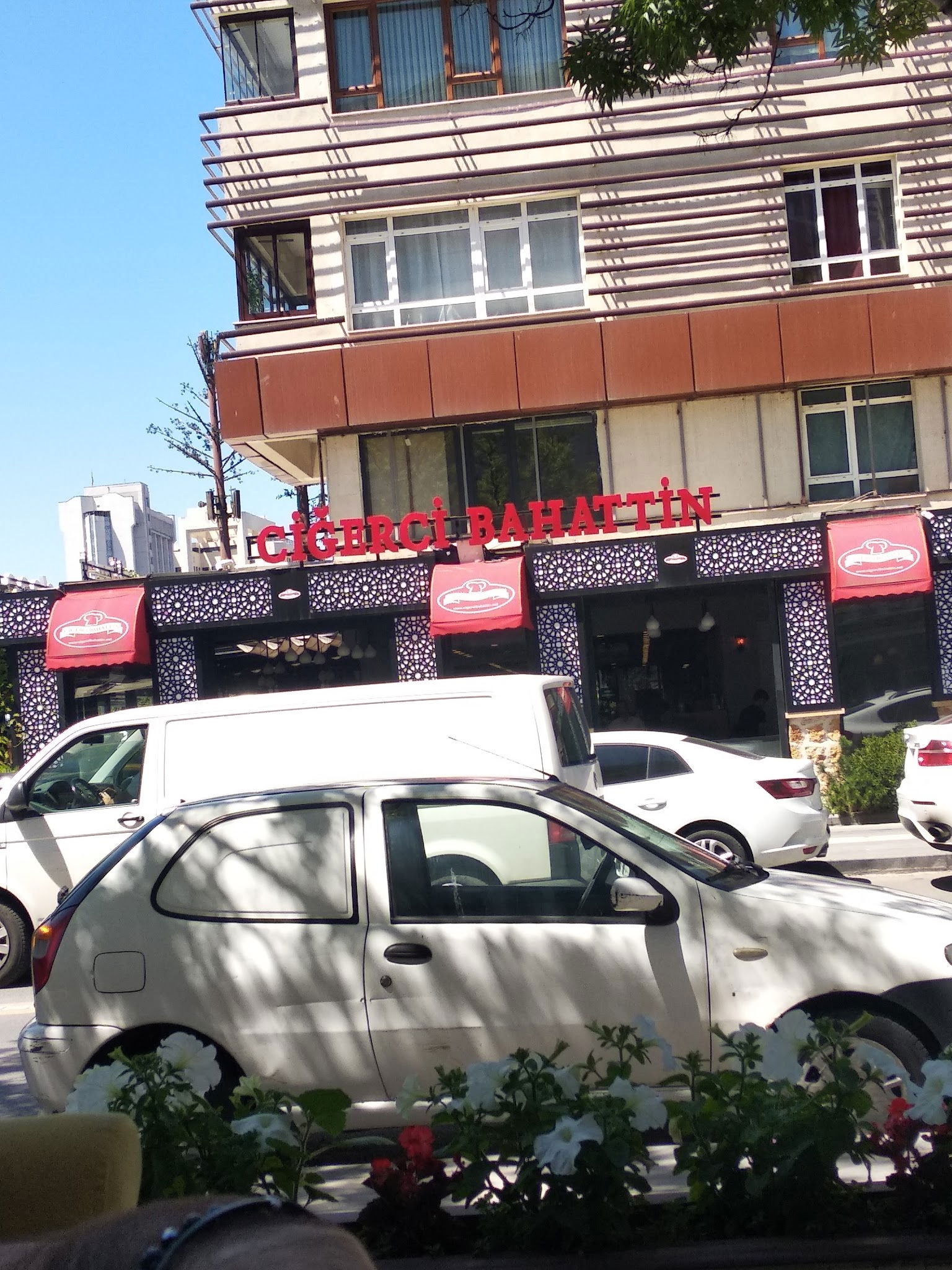 Kezzban Cafe & Patisserie