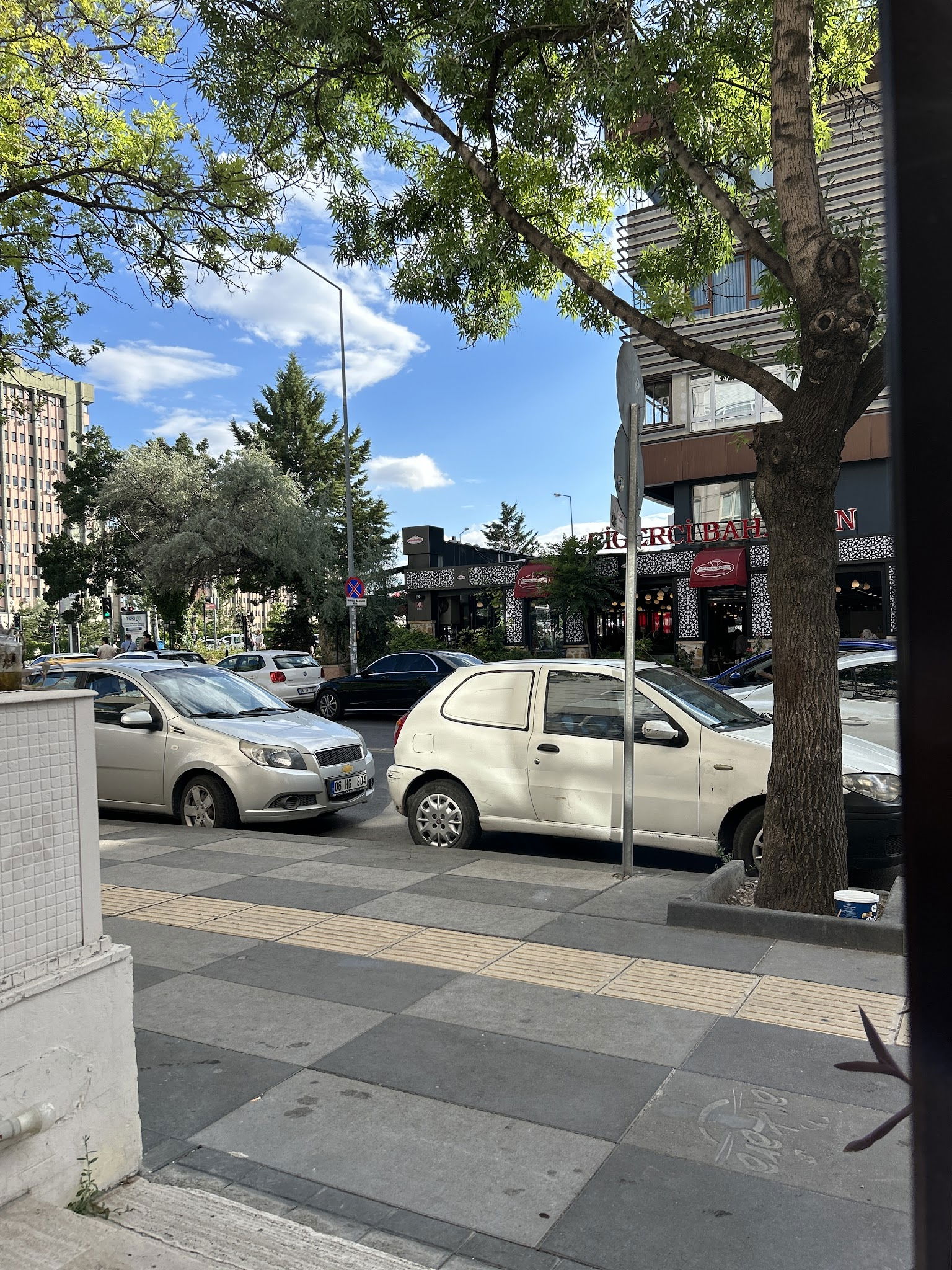 Kezzban Cafe & Patisserie