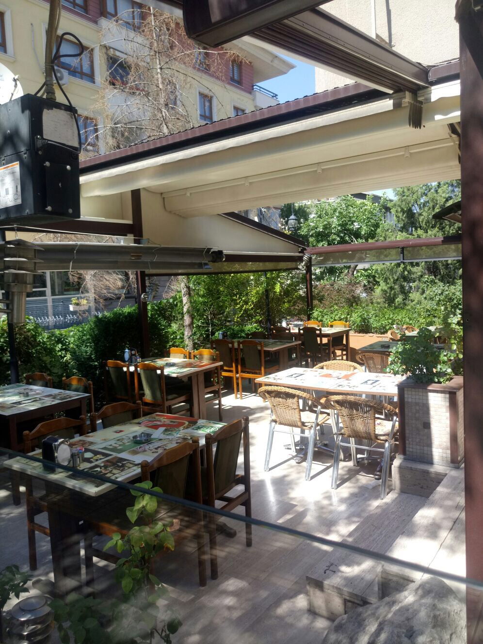 Kezzban Cafe & Patisserie