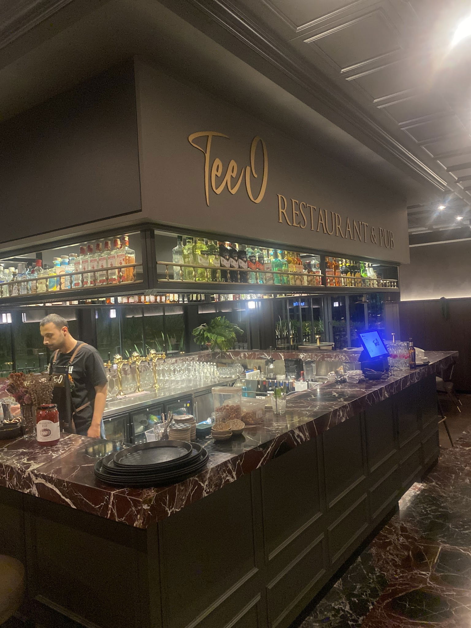 Teeo Restaurant & Pub