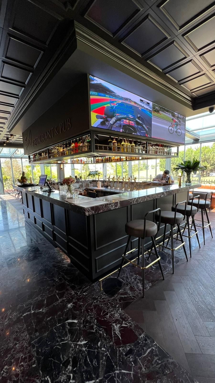 Teeo Restaurant & Pub