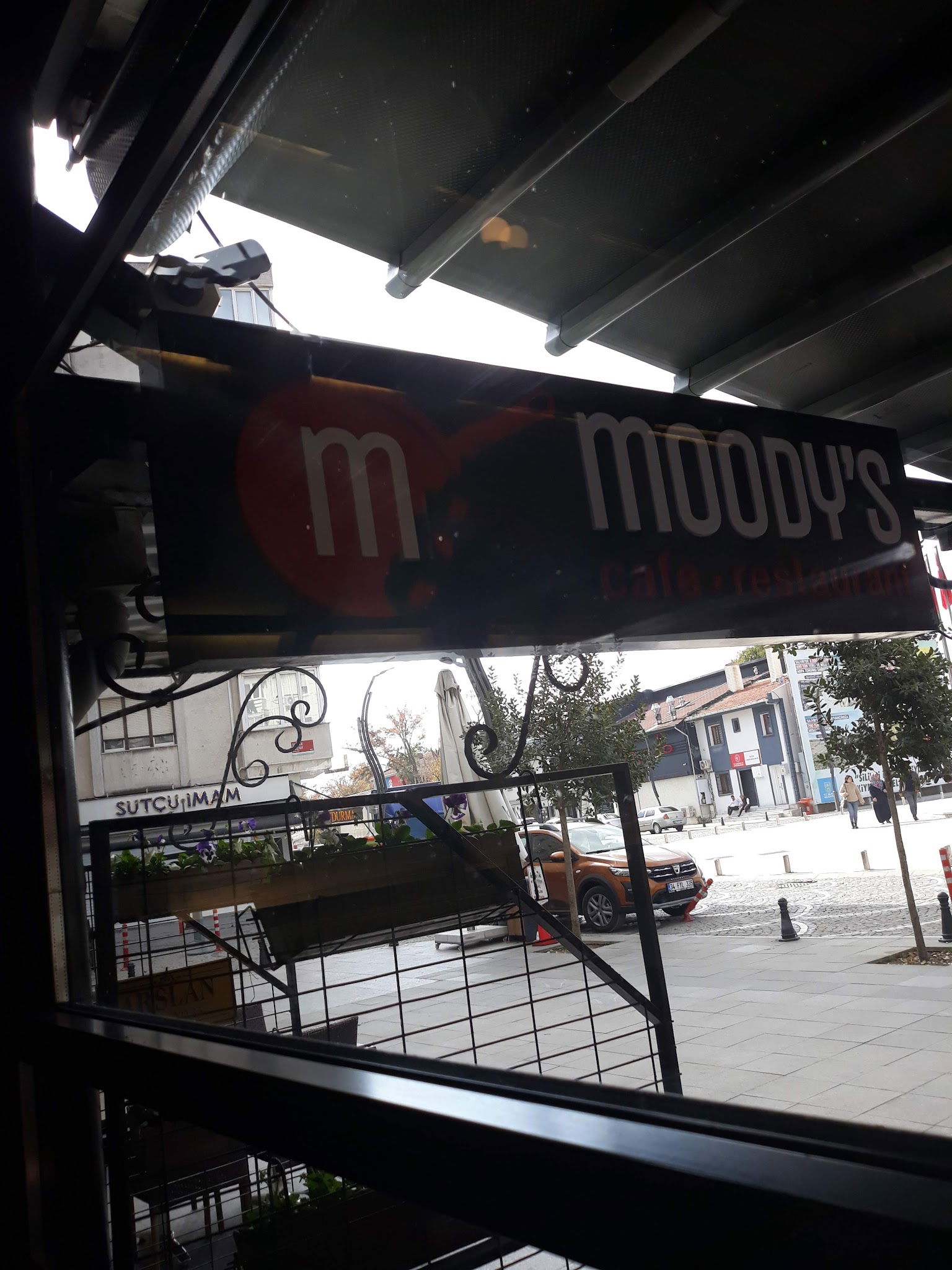 Moody'S Cafe & Restaurant