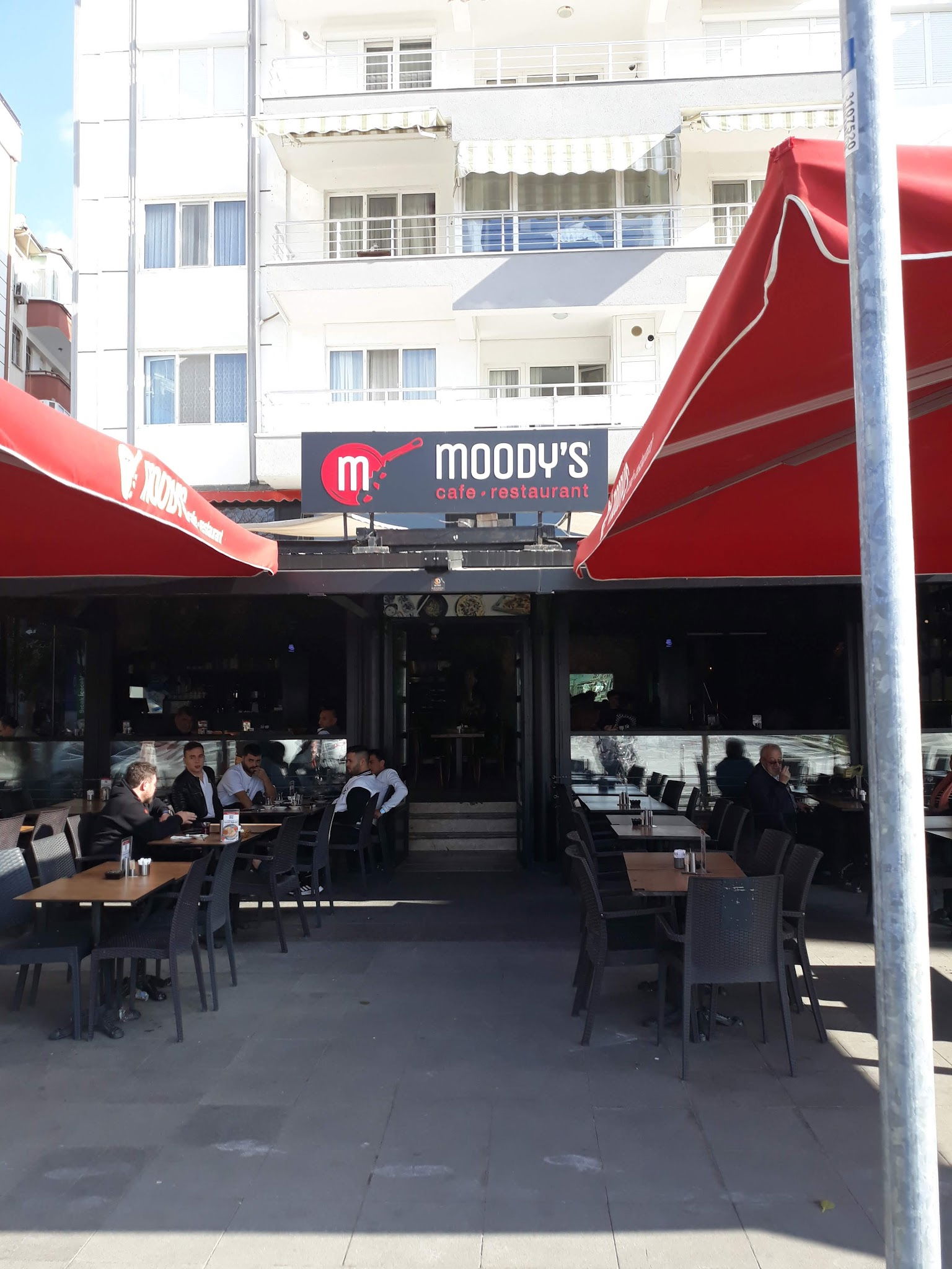 Moody'S Cafe & Restaurant