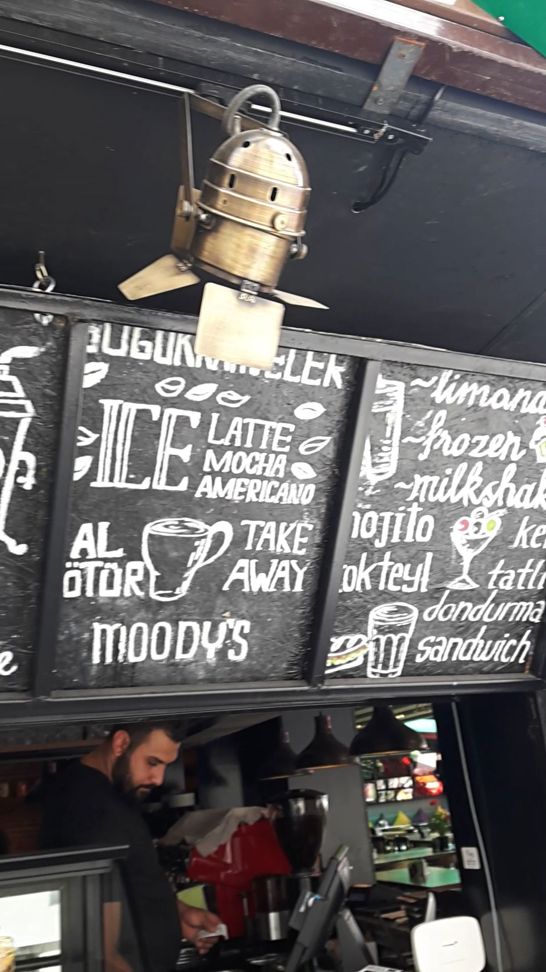 Moody'S Cafe & Restaurant