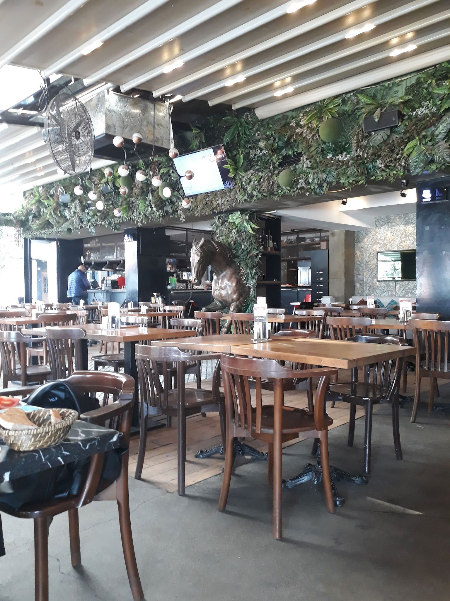 Moody'S Cafe & Restaurant