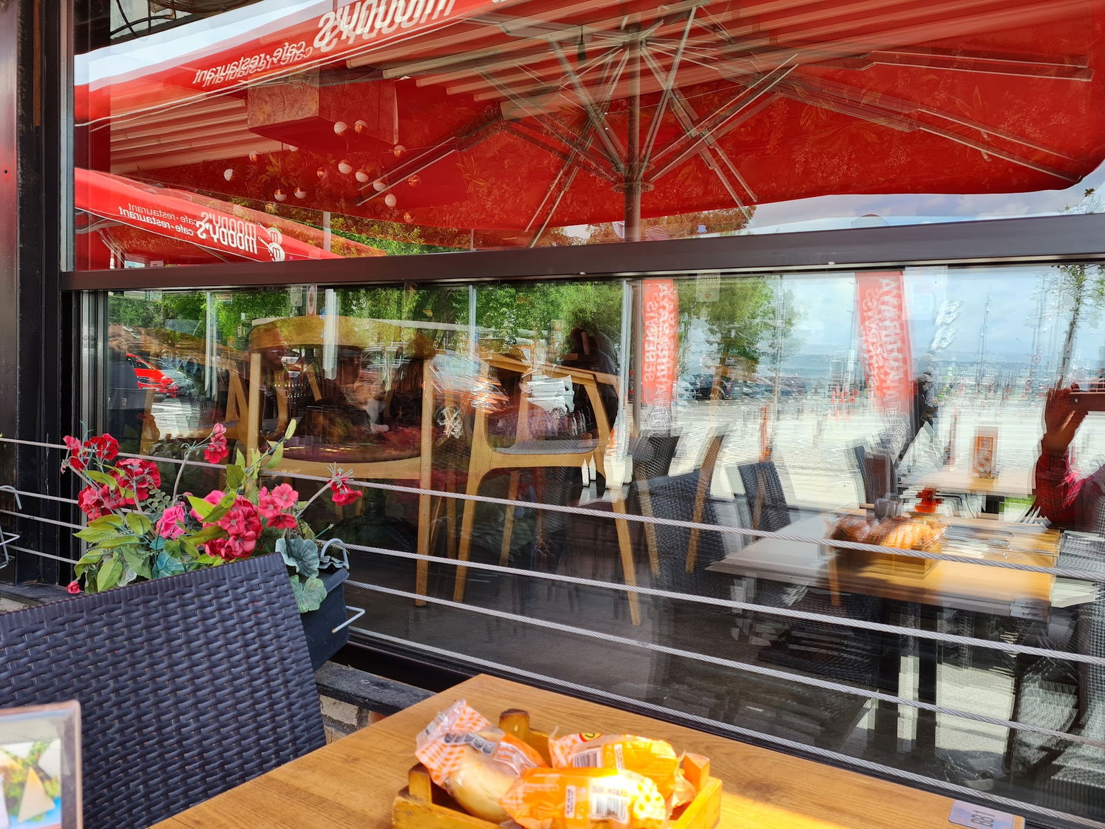 Moody'S Cafe & Restaurant