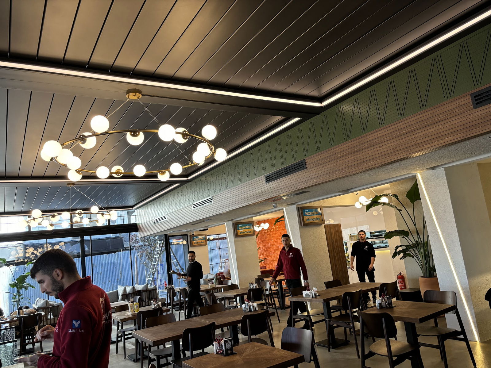 Moody'S Cafe & Restaurant