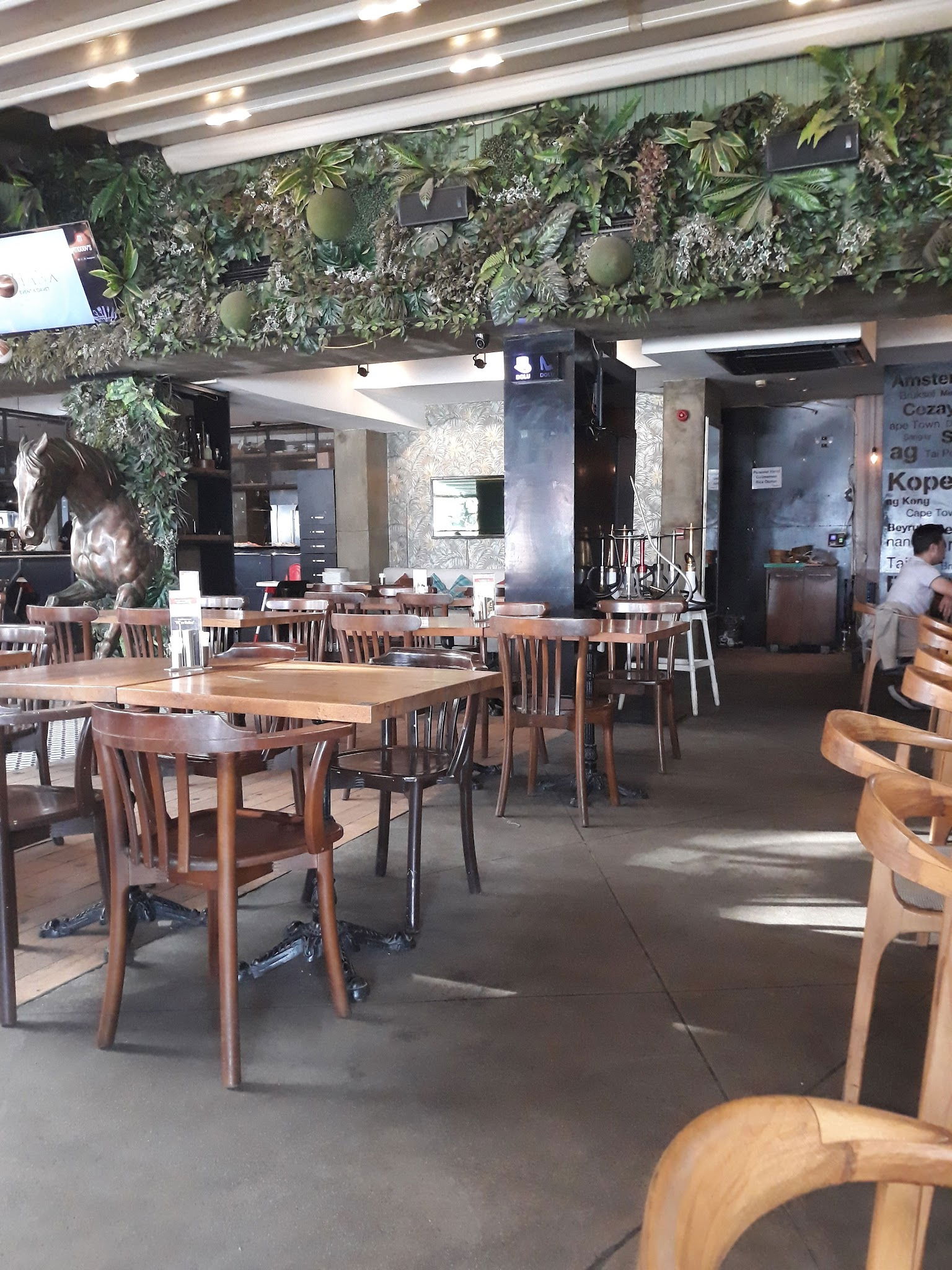 Moody'S Cafe & Restaurant