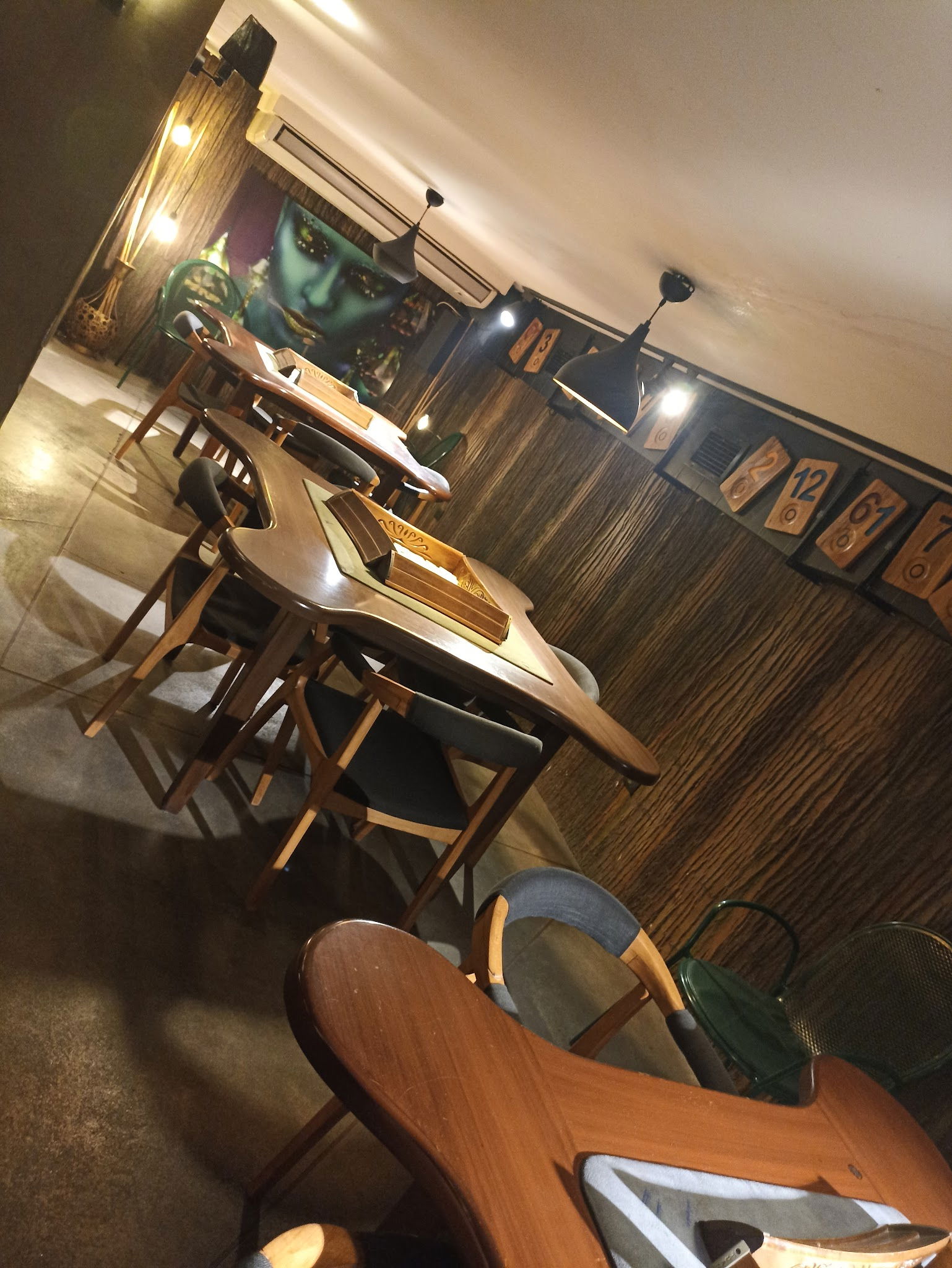 Moody'S Cafe & Restaurant