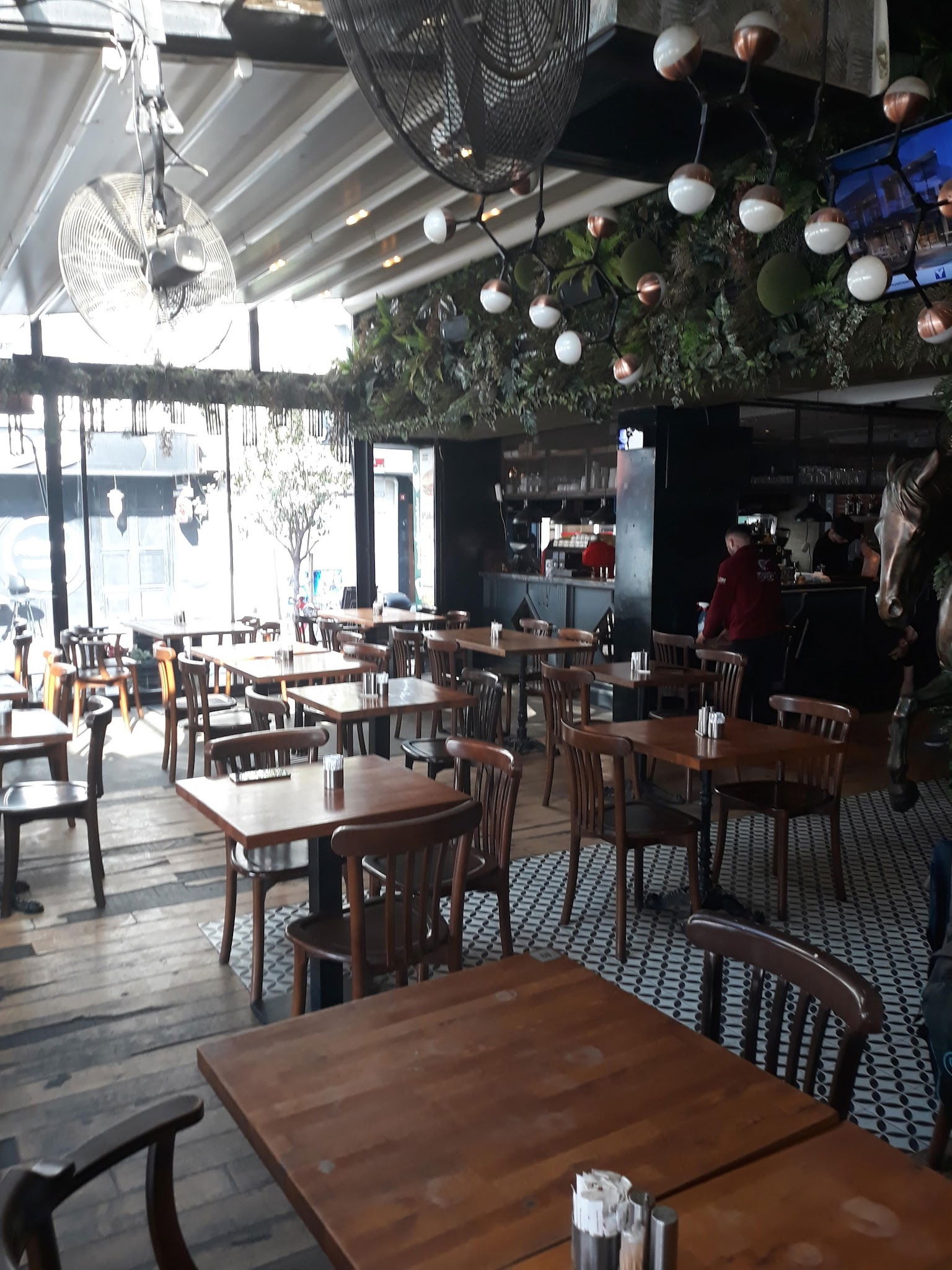 Moody'S Cafe & Restaurant