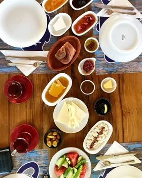 Alaçatı Demlik Kahvaltı&Cafe resimleri