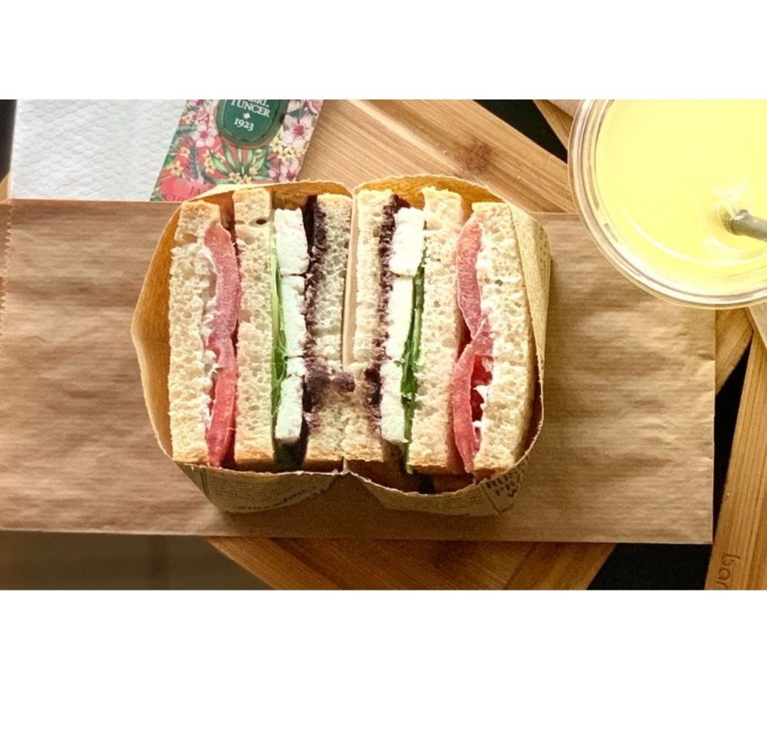 Pi̇ta Homemade Sandwich