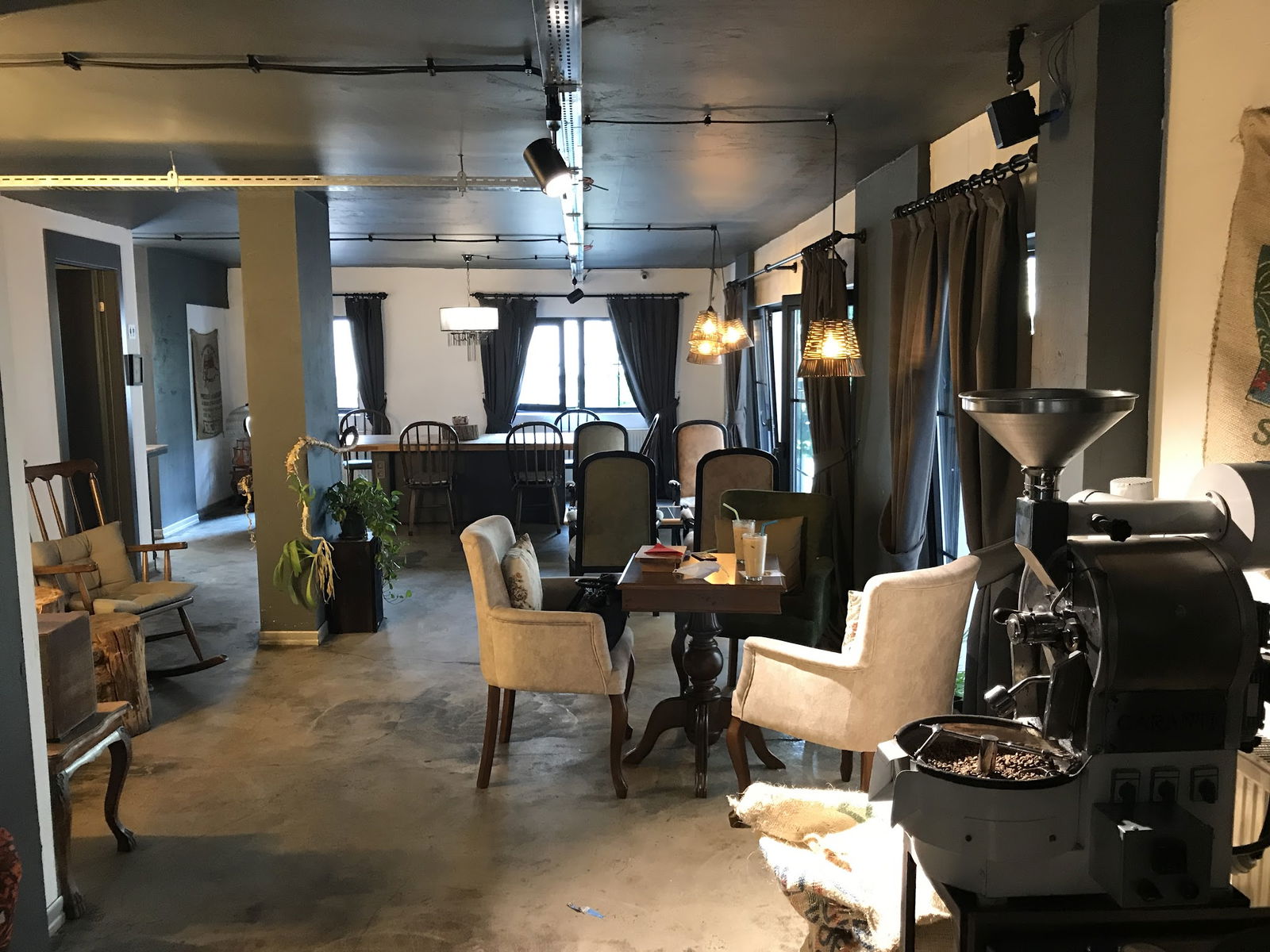 Paper Roasting Coffee & Chocolate - Bestekar