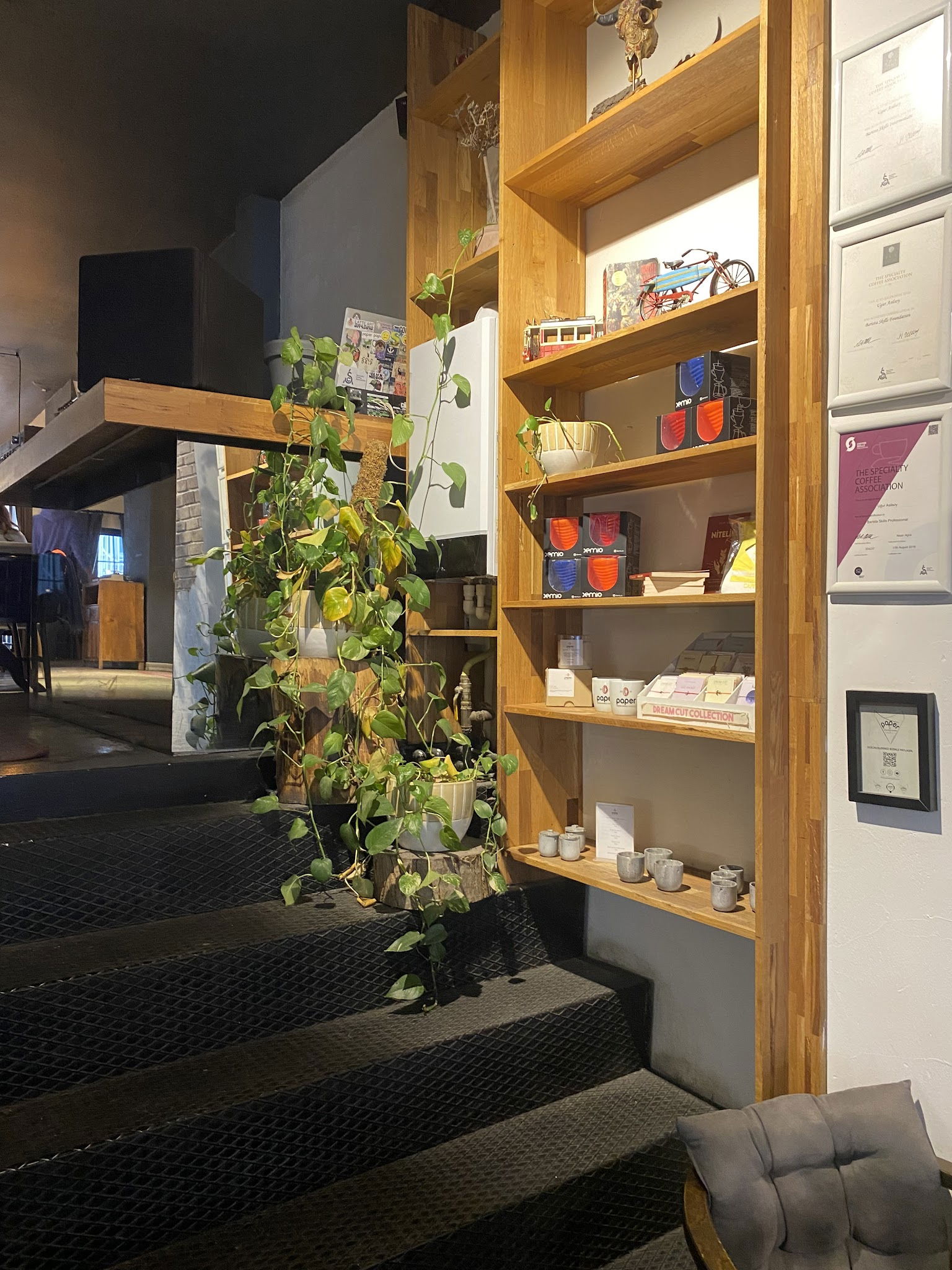 Paper Roasting Coffee & Chocolate - Bestekar