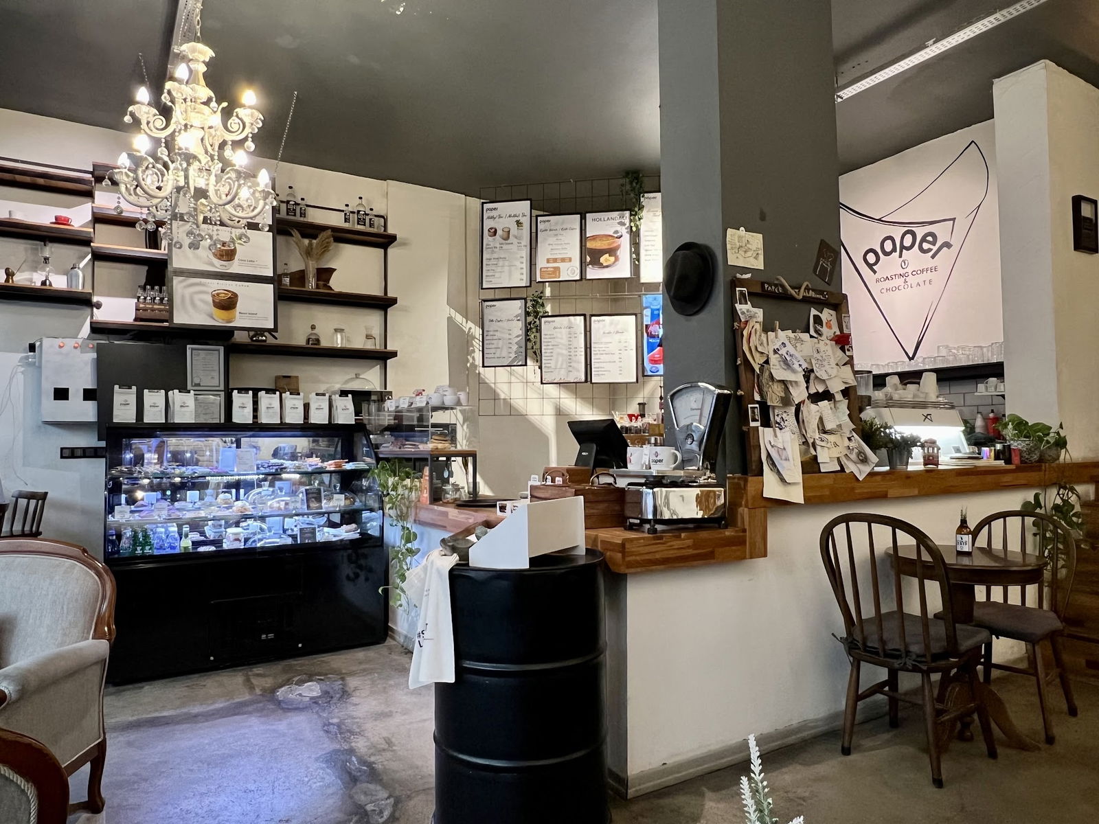 Paper Roasting Coffee & Chocolate - Bestekar