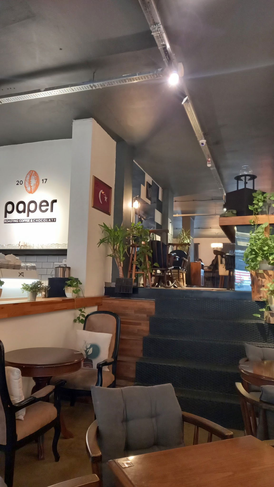 Paper Roasting Coffee & Chocolate - Bestekar