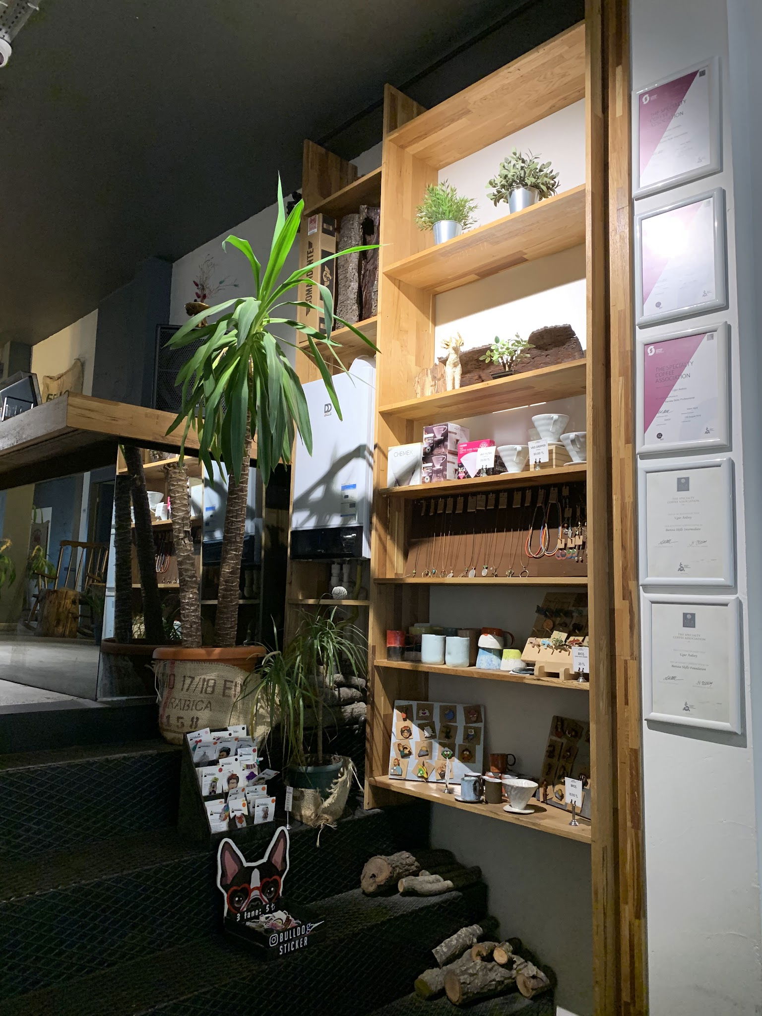 Paper Roasting Coffee & Chocolate - Bestekar