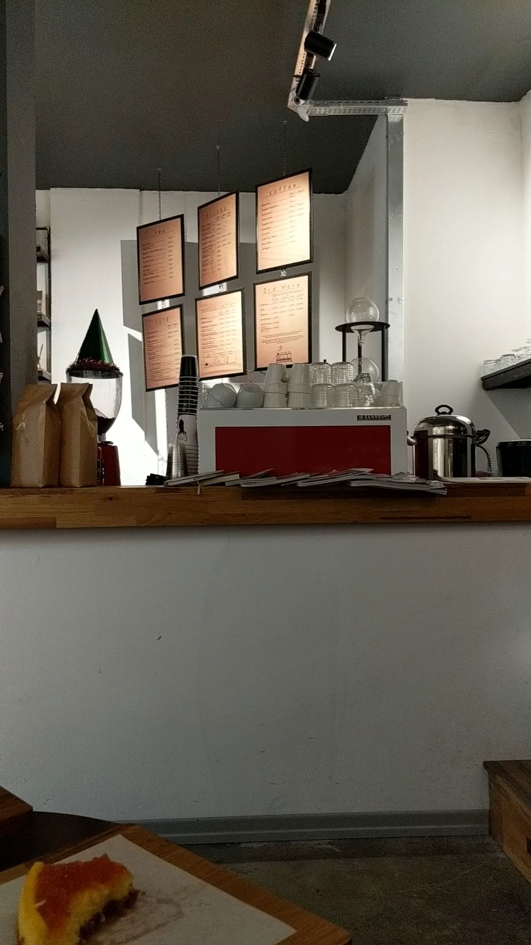 Paper Roasting Coffee & Chocolate - Bestekar