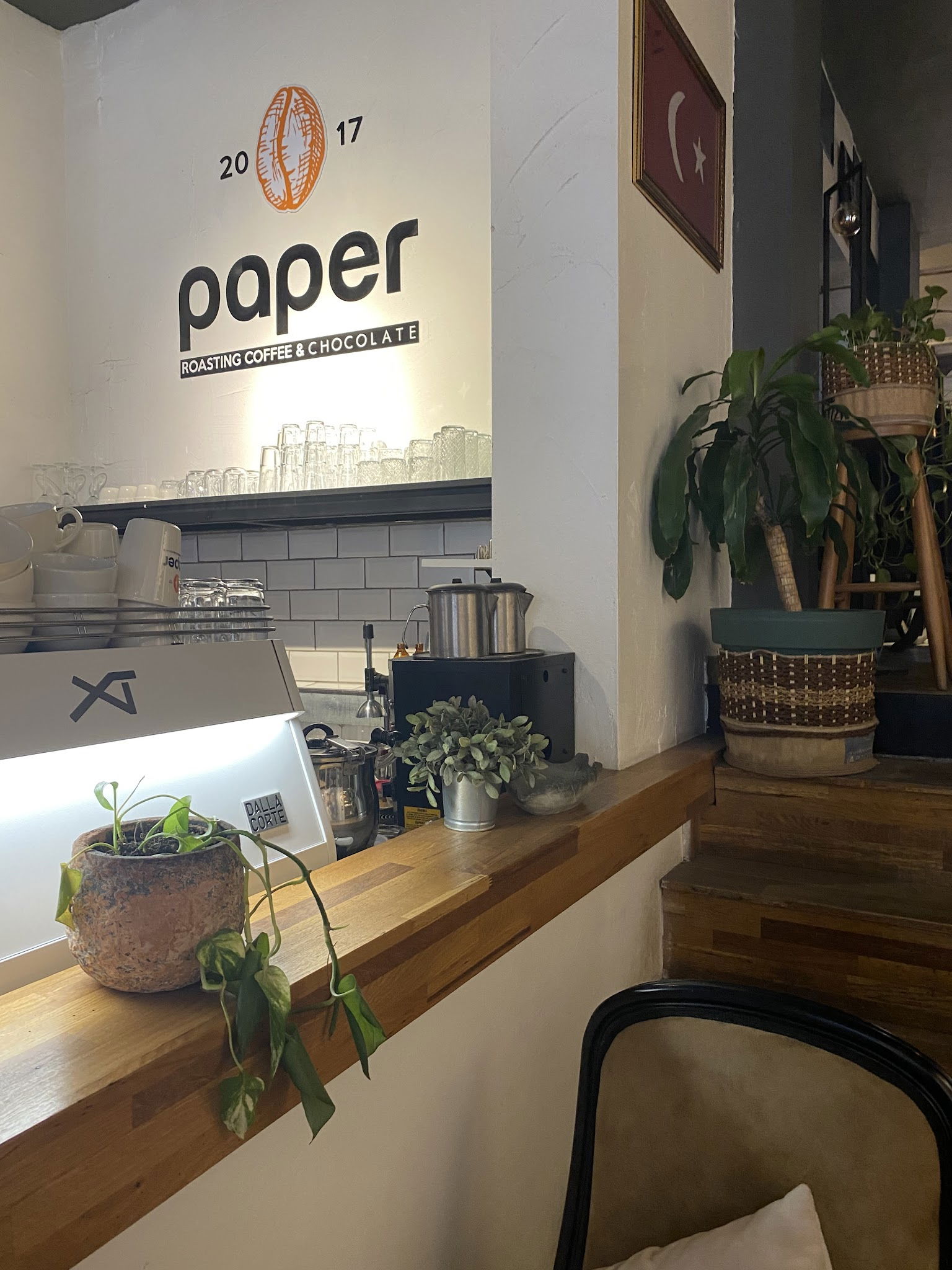 Paper Roasting Coffee & Chocolate - Bestekar