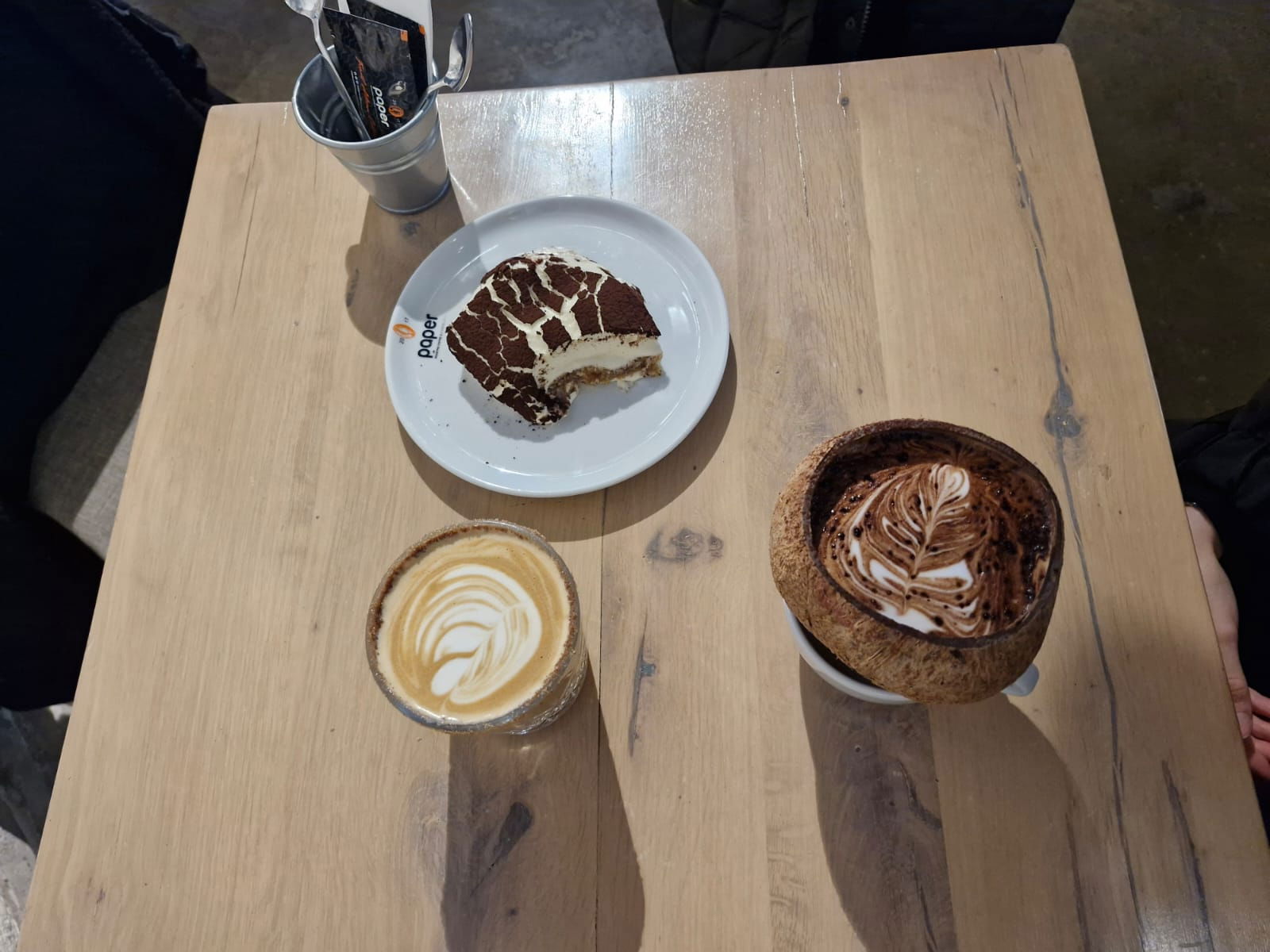 Paper Roasting Coffee & Chocolate - Bestekar