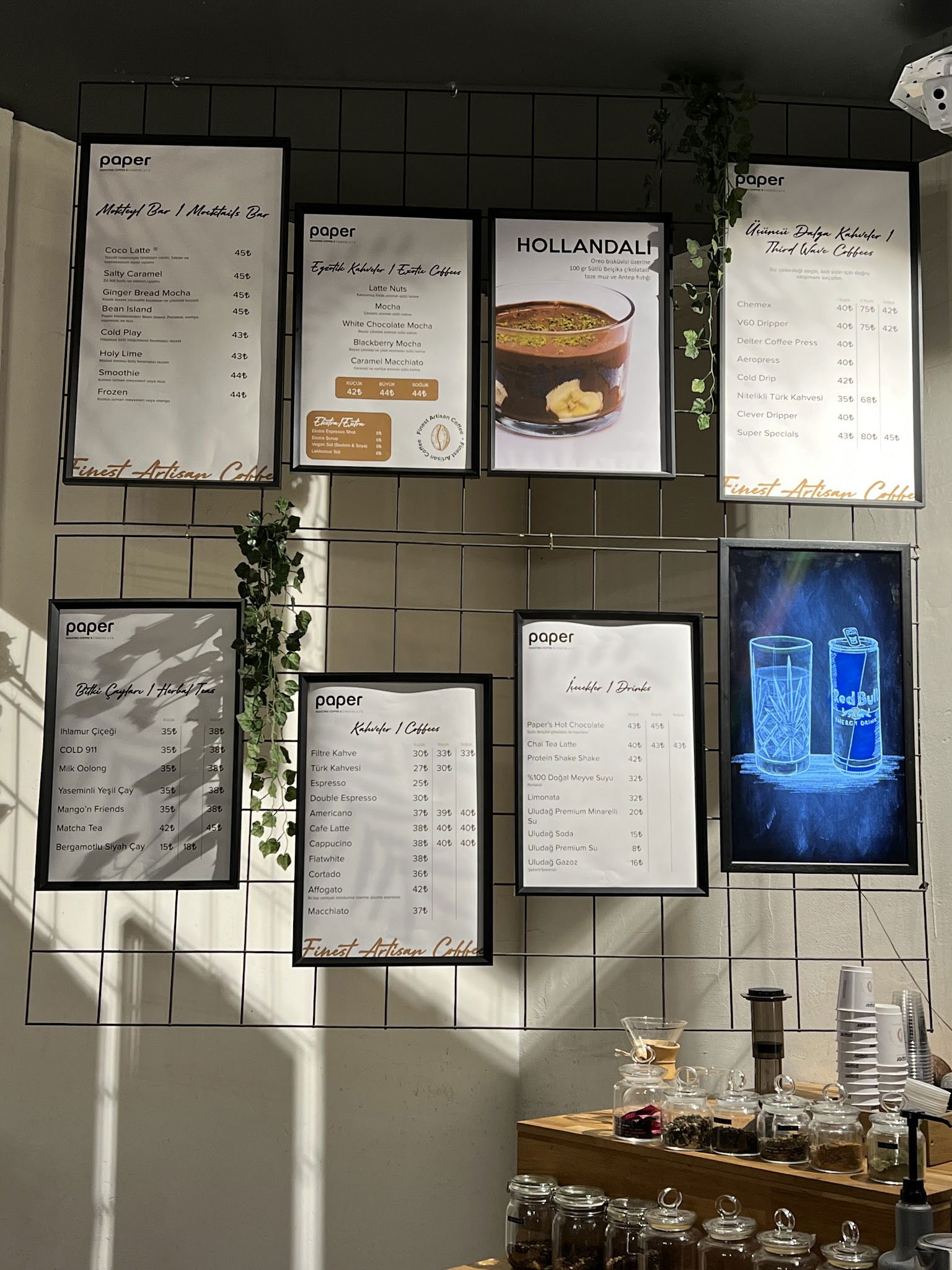 Paper Roasting Coffee & Chocolate - Bestekar