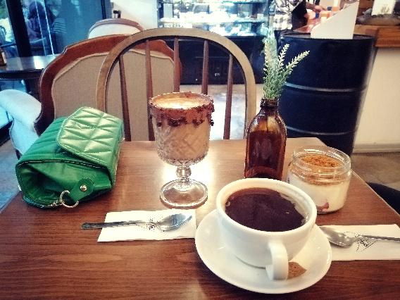 Paper Roasting Coffee & Chocolate - Bestekar