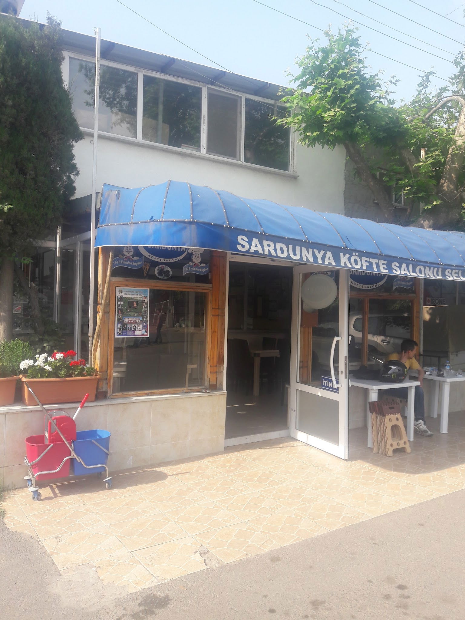 Sardunya Köfte Ve Çorba