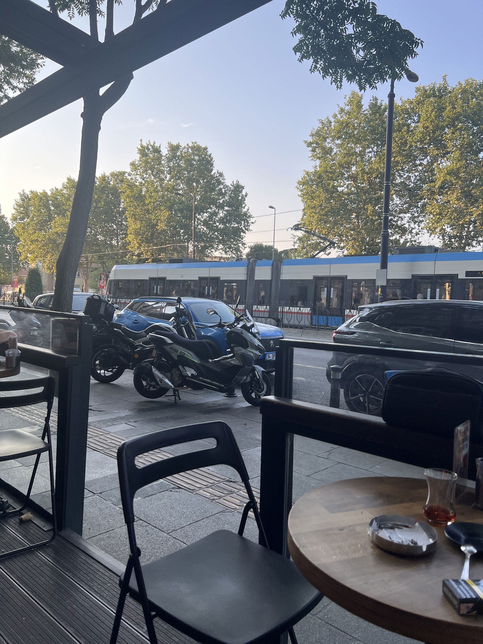 Kahverengi Cafe Çapa