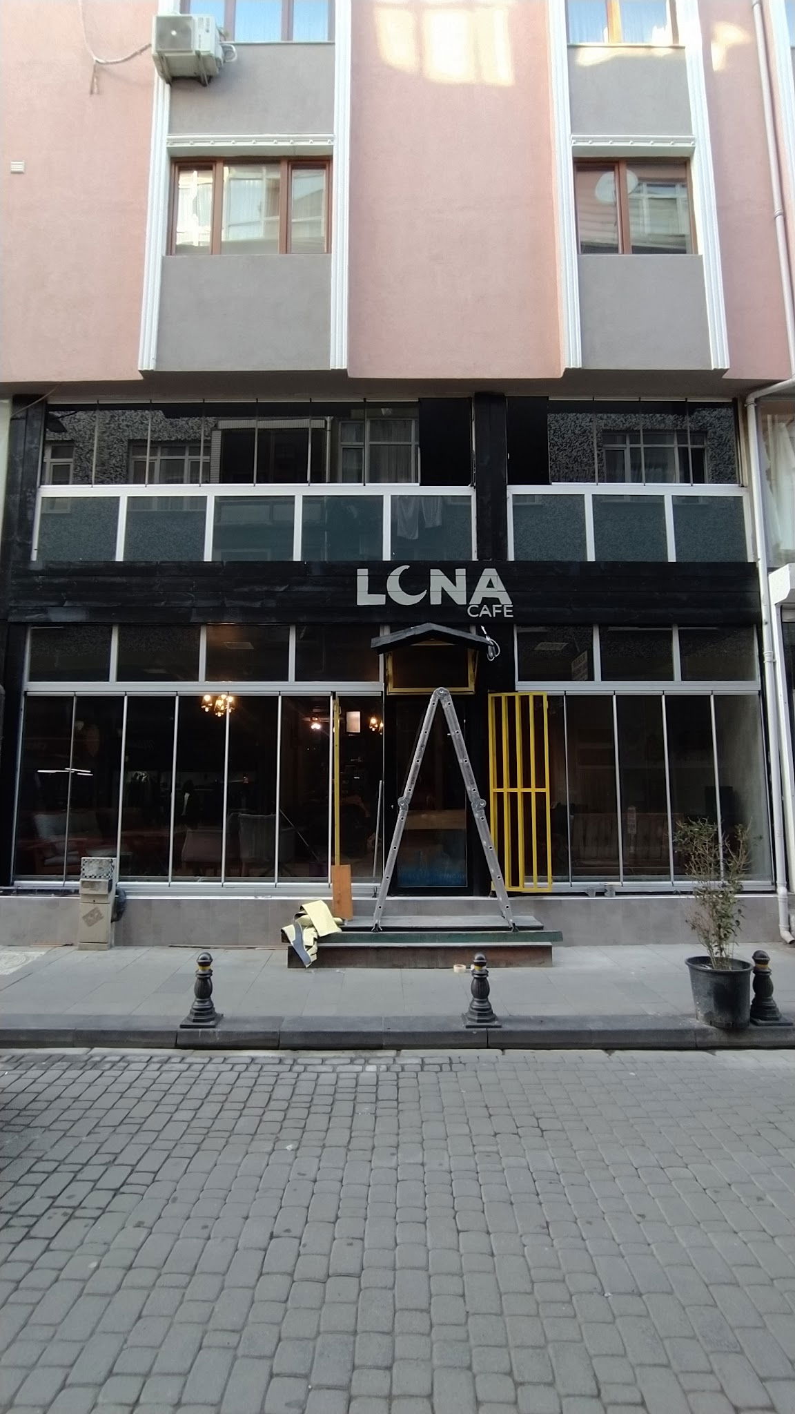 Luna Cafe